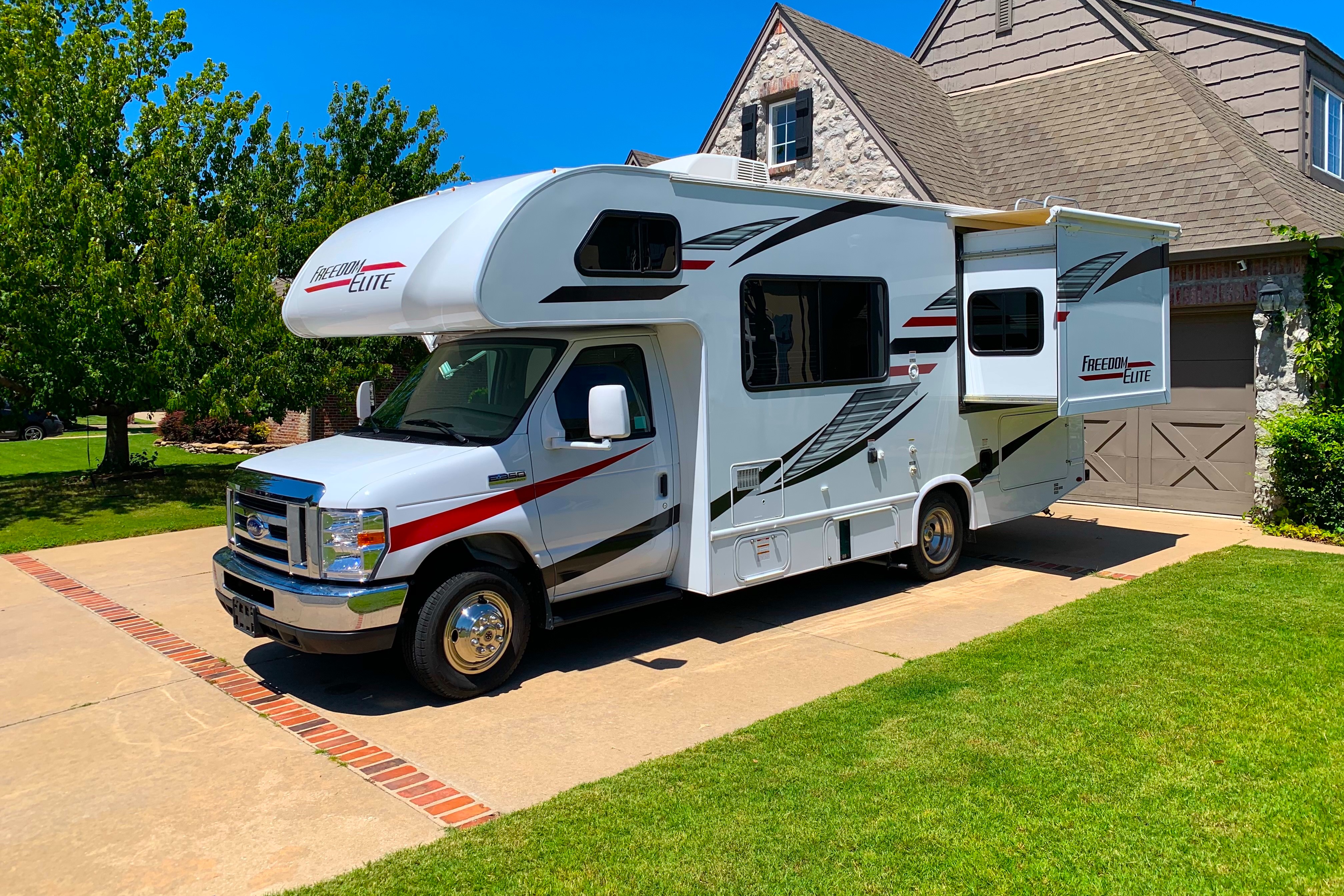 THOR FREEDOM ELITE 24' (SUPER CLEAN)