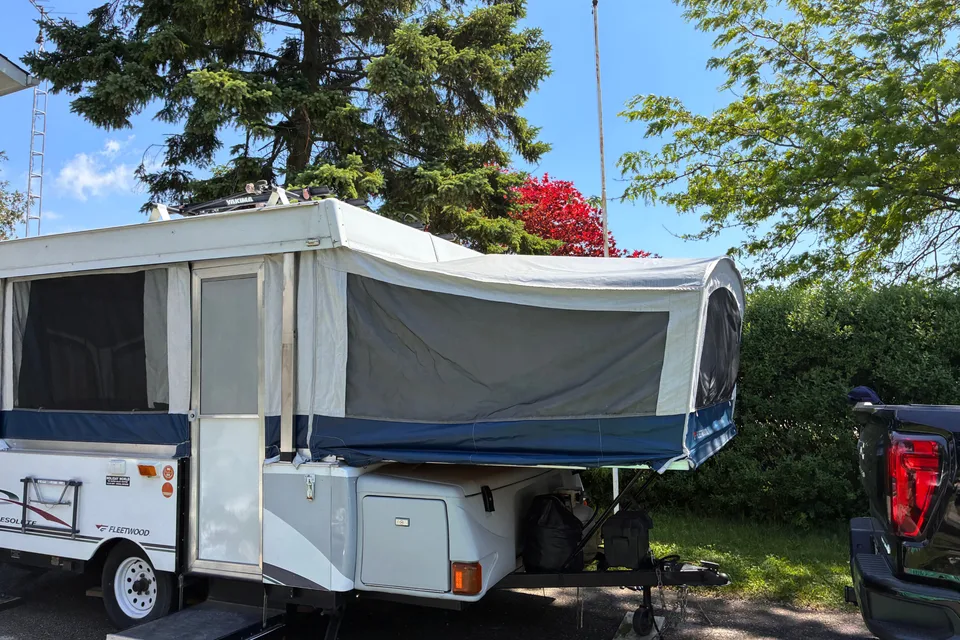 Amanda's Fleetwood 3996 Resolute Tent Trailer