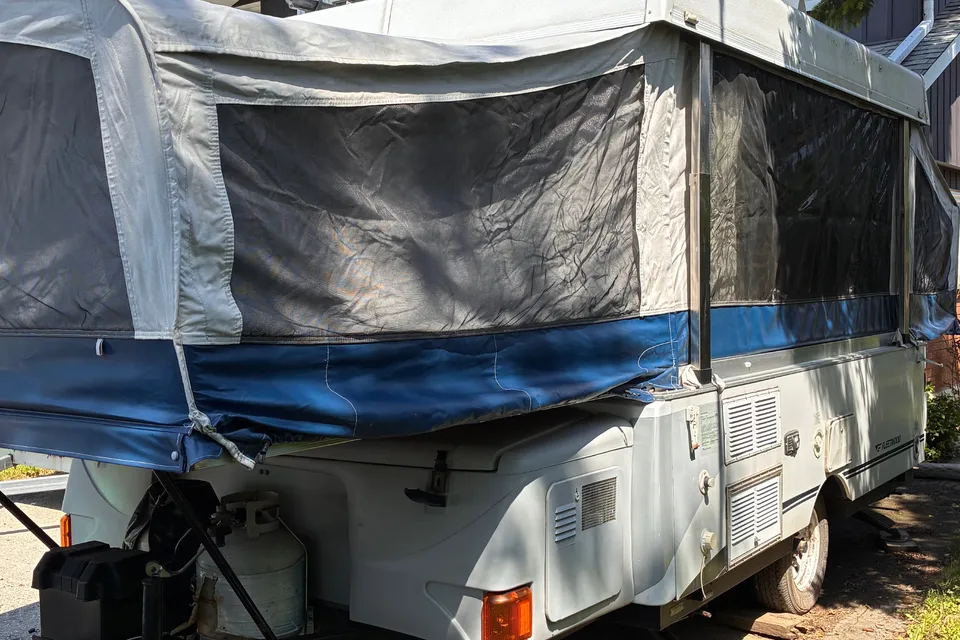 Amanda's Fleetwood 3996 Resolute Tent Trailer