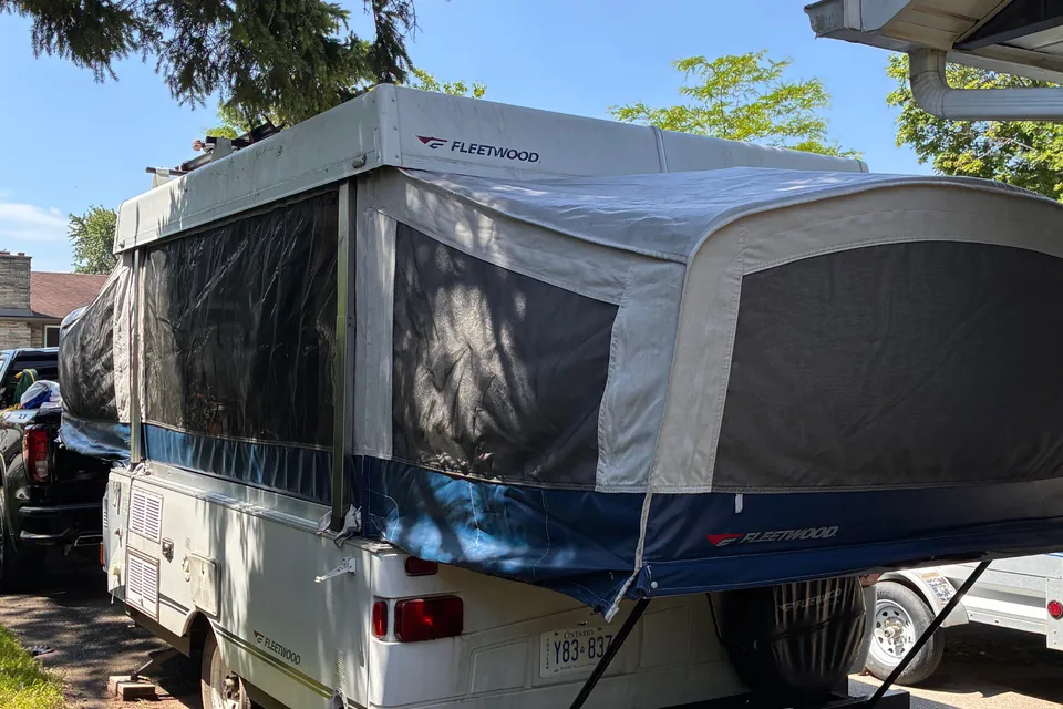 Amanda's Fleetwood 3996 Resolute Tent Trailer