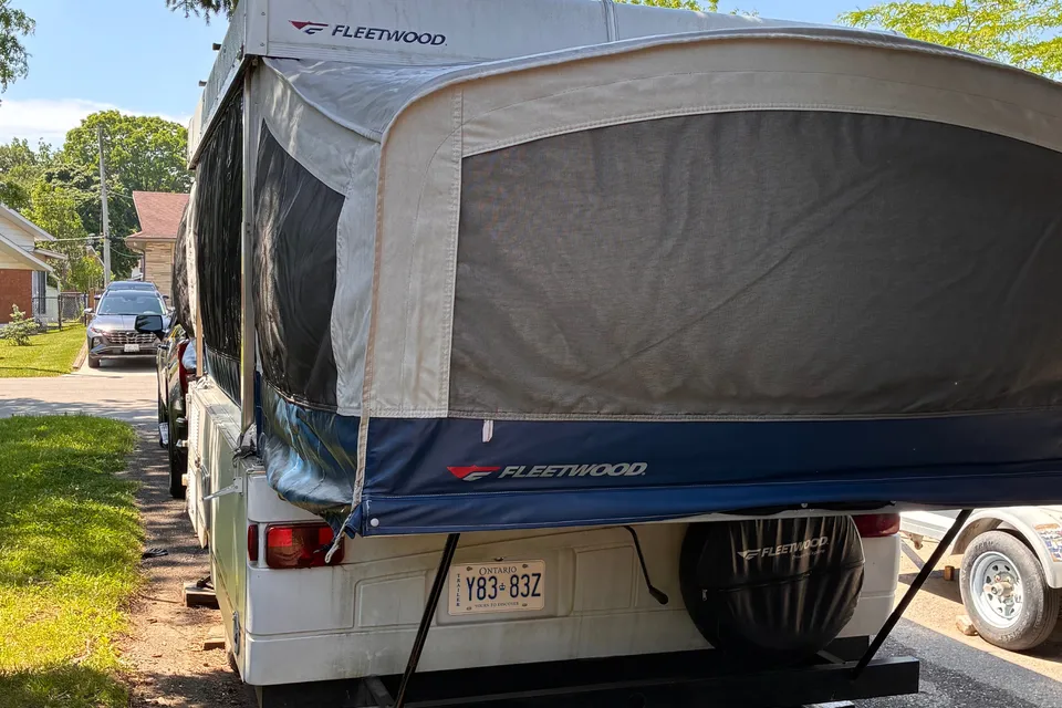 Amanda's Fleetwood 3996 Resolute Tent Trailer