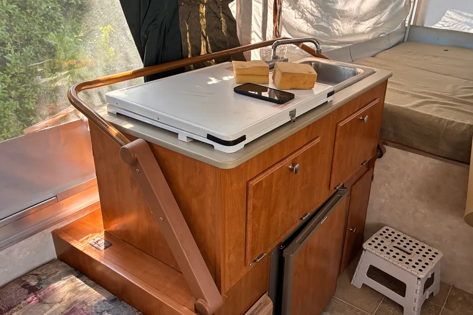 Amanda's Fleetwood 3996 Resolute Tent Trailer