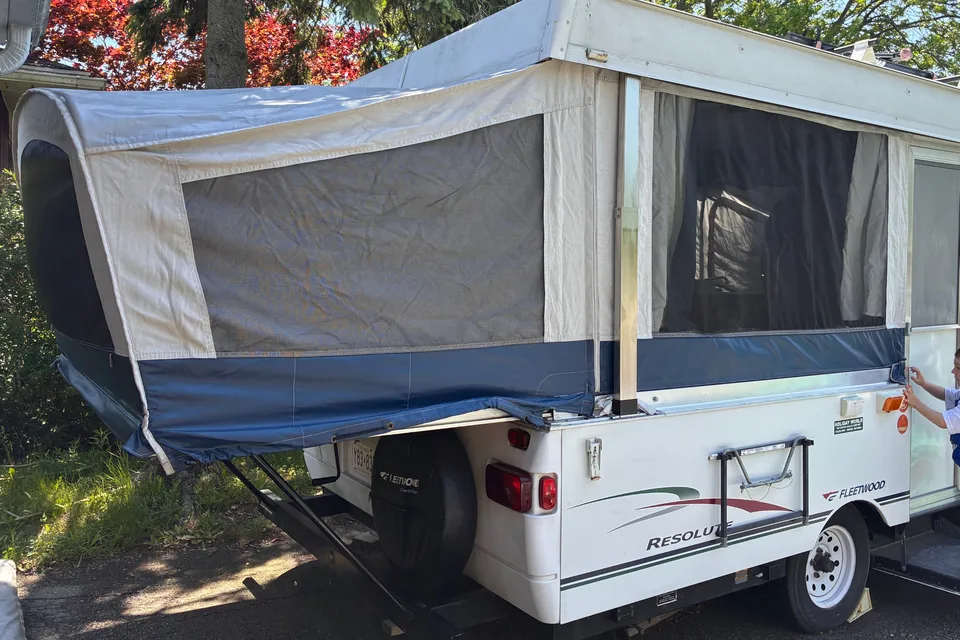 Amanda's Fleetwood 3996 Resolute Tent Trailer