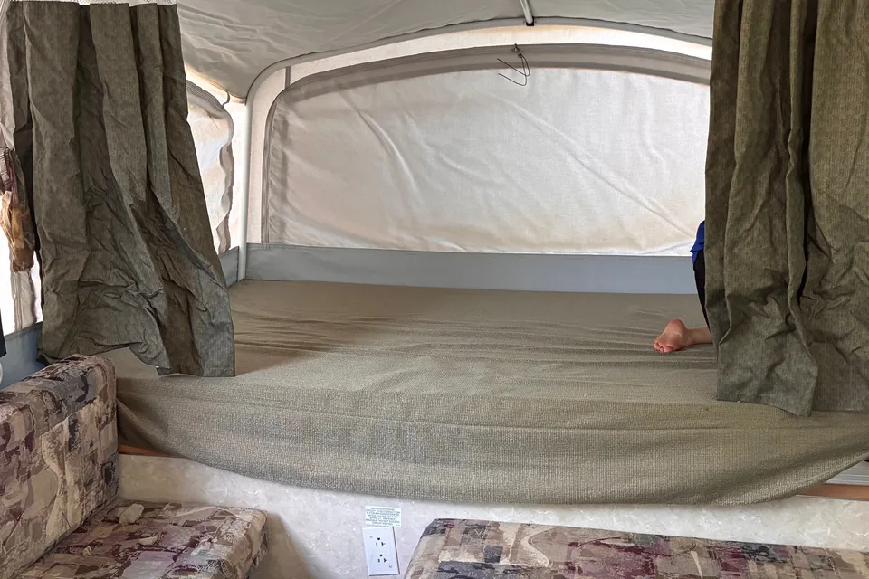 Amanda's Fleetwood 3996 Resolute Tent Trailer