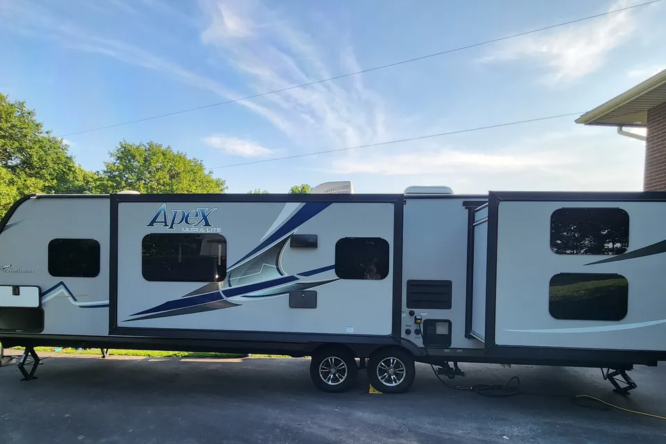 Fully Stocked CLEAN 34' Bunkhouse 2018 Coachmen Apex