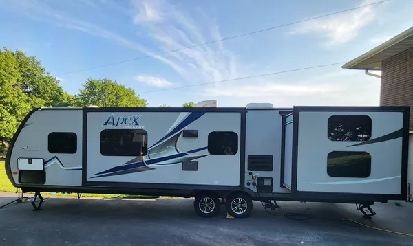 Fully Stocked CLEAN 34' Bunkhouse 2018 Coachmen Apex