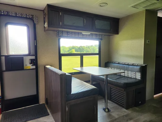 Fully Stocked CLEAN 34' Bunkhouse 2018 Coachmen Apex