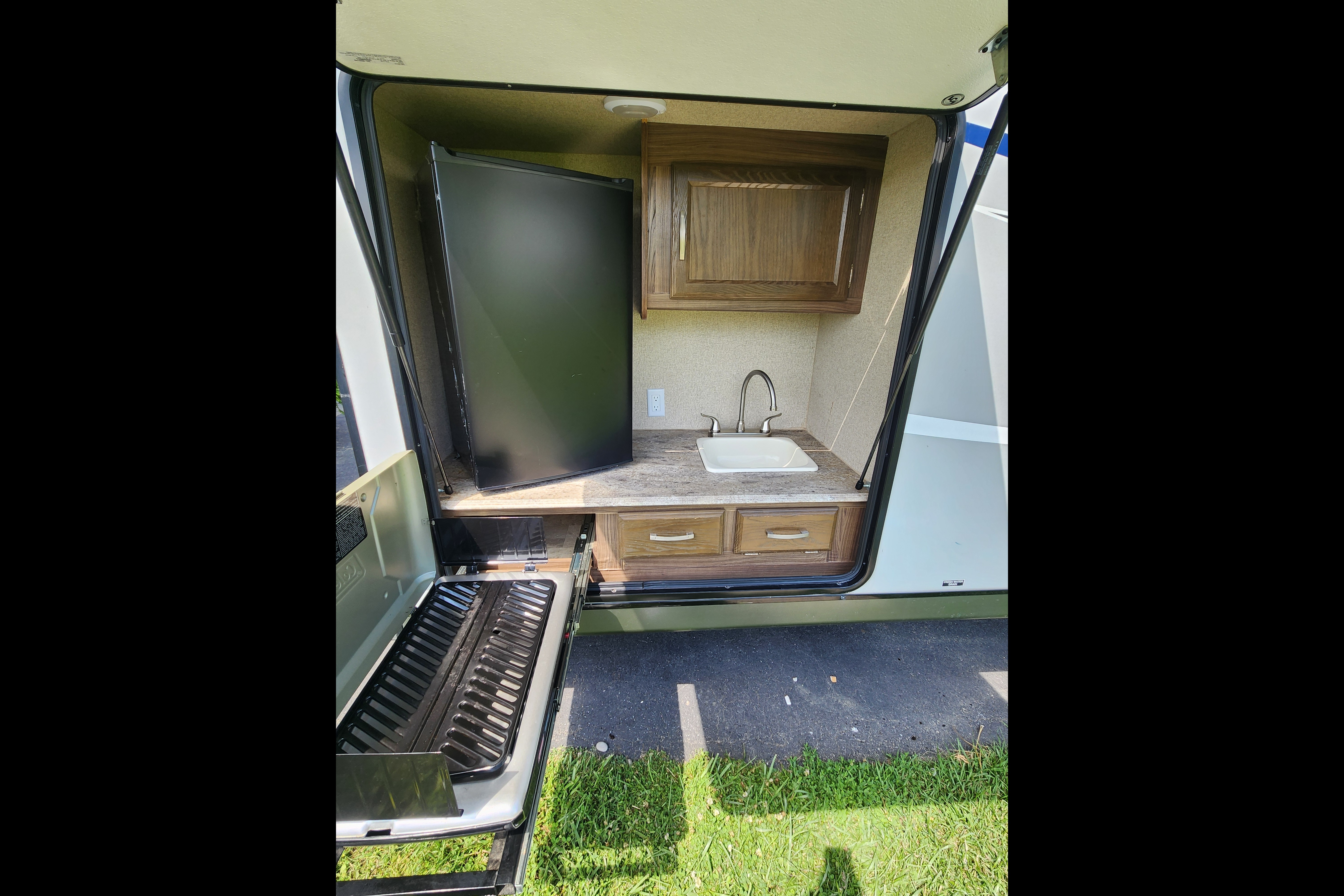 Fully Stocked CLEAN 34' Bunkhouse 2018 Coachmen Apex