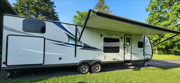 Fully Stocked CLEAN 34' Bunkhouse 2018 Coachmen Apex