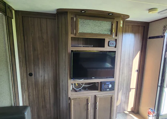Fully Stocked CLEAN 34' Bunkhouse 2018 Coachmen Apex