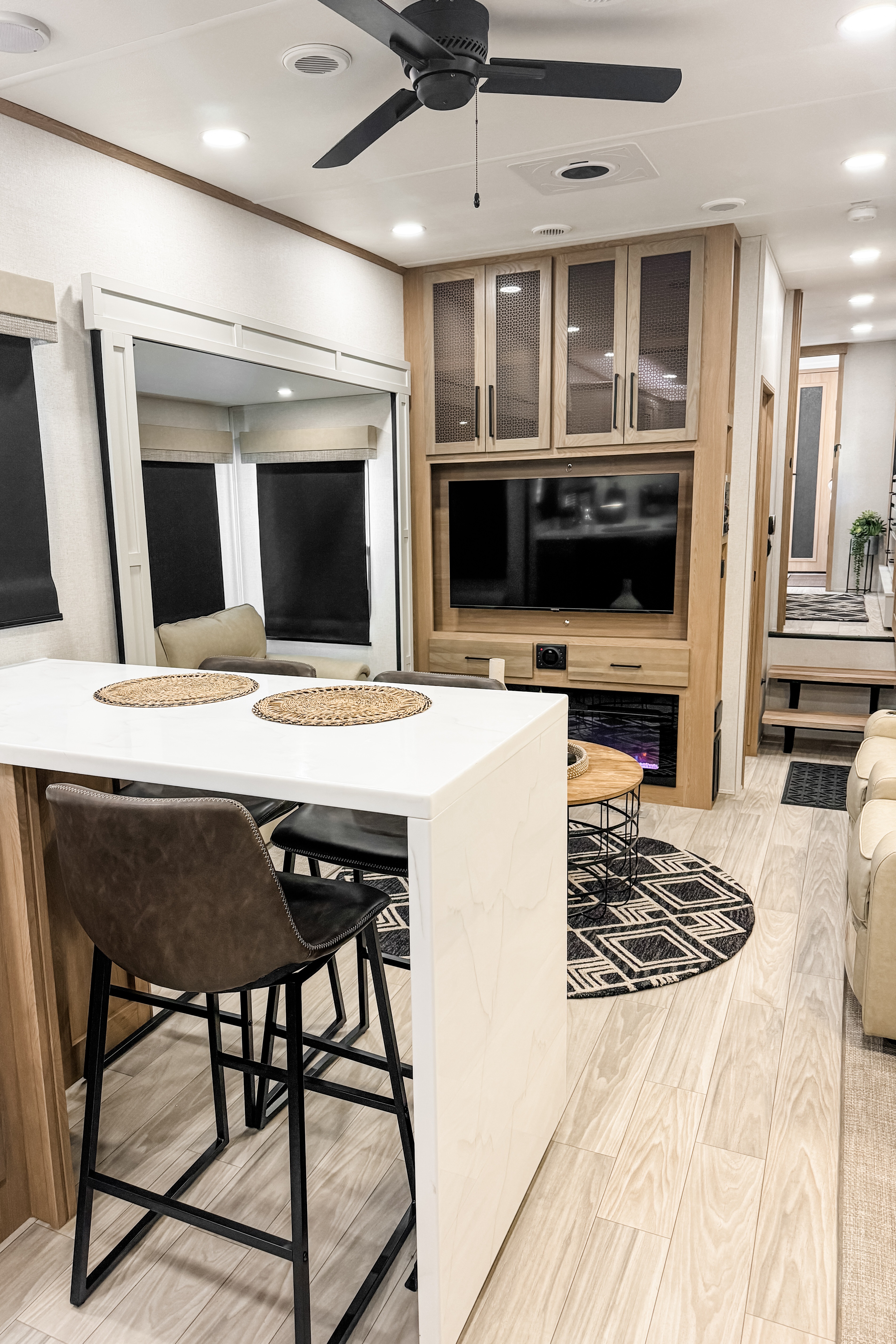2025 Luxury 5th Wheel - SandPiper 3800RK