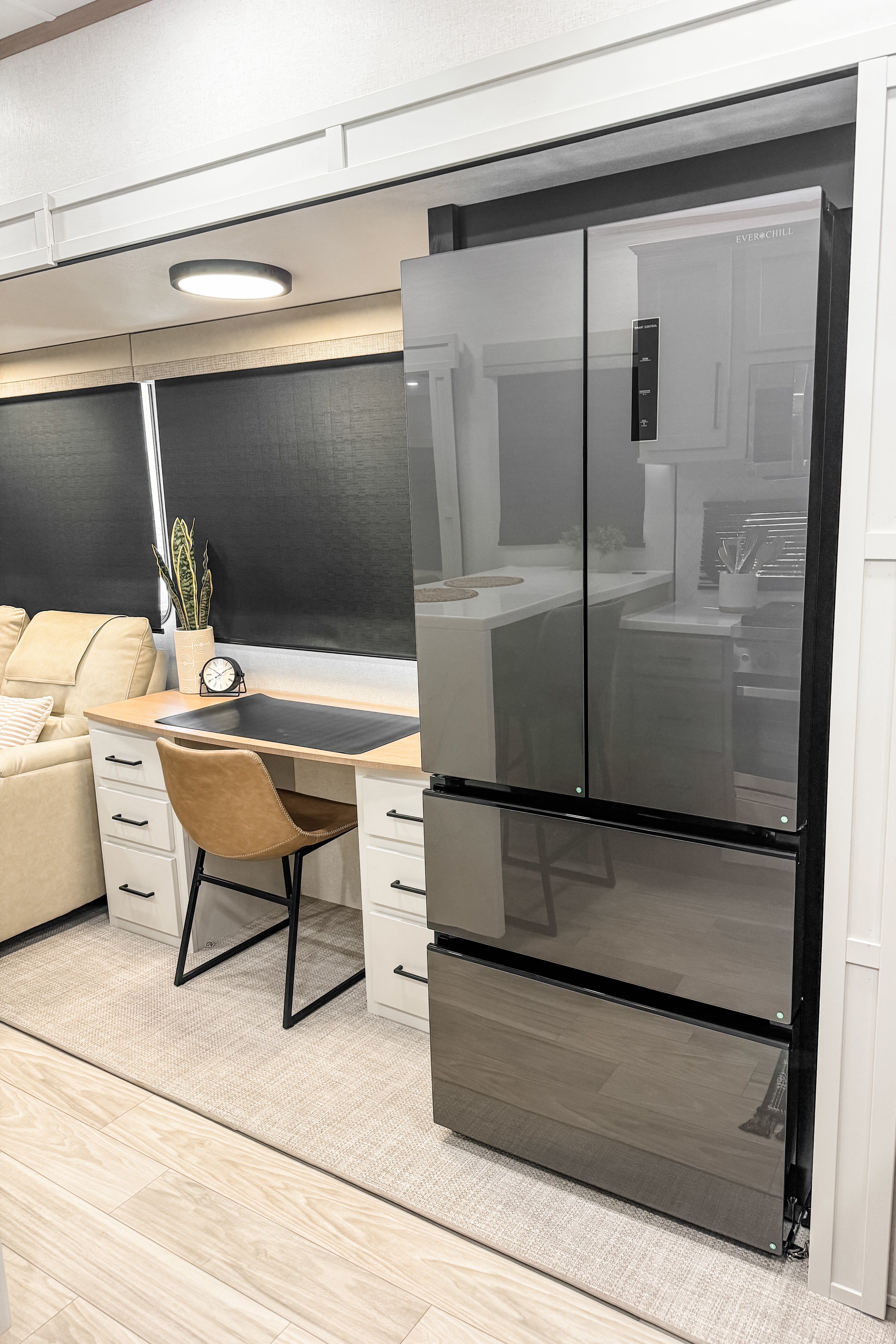 2025 Luxury 5th Wheel - SandPiper 3800RK