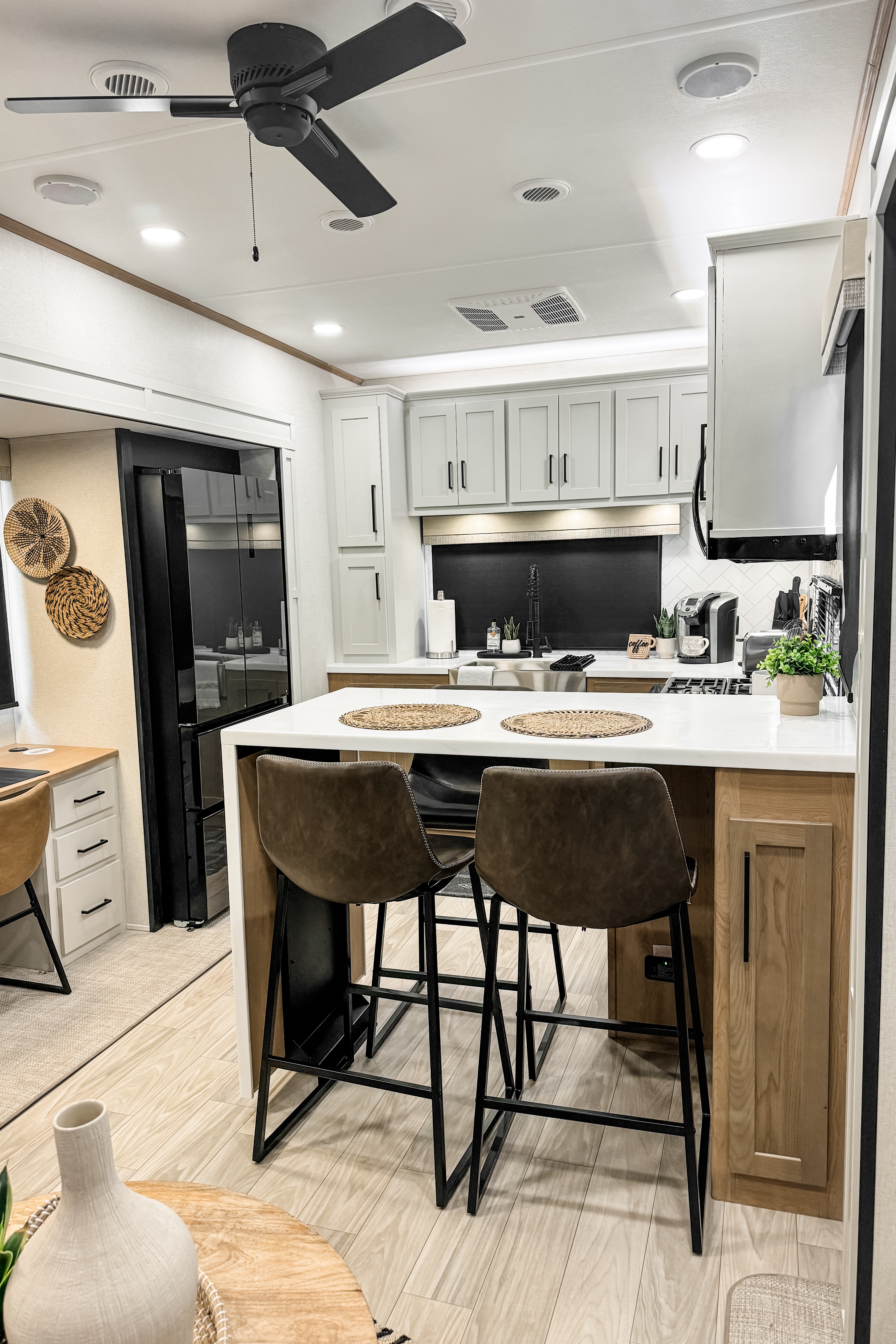 2025 Luxury 5th Wheel - SandPiper 3800RK