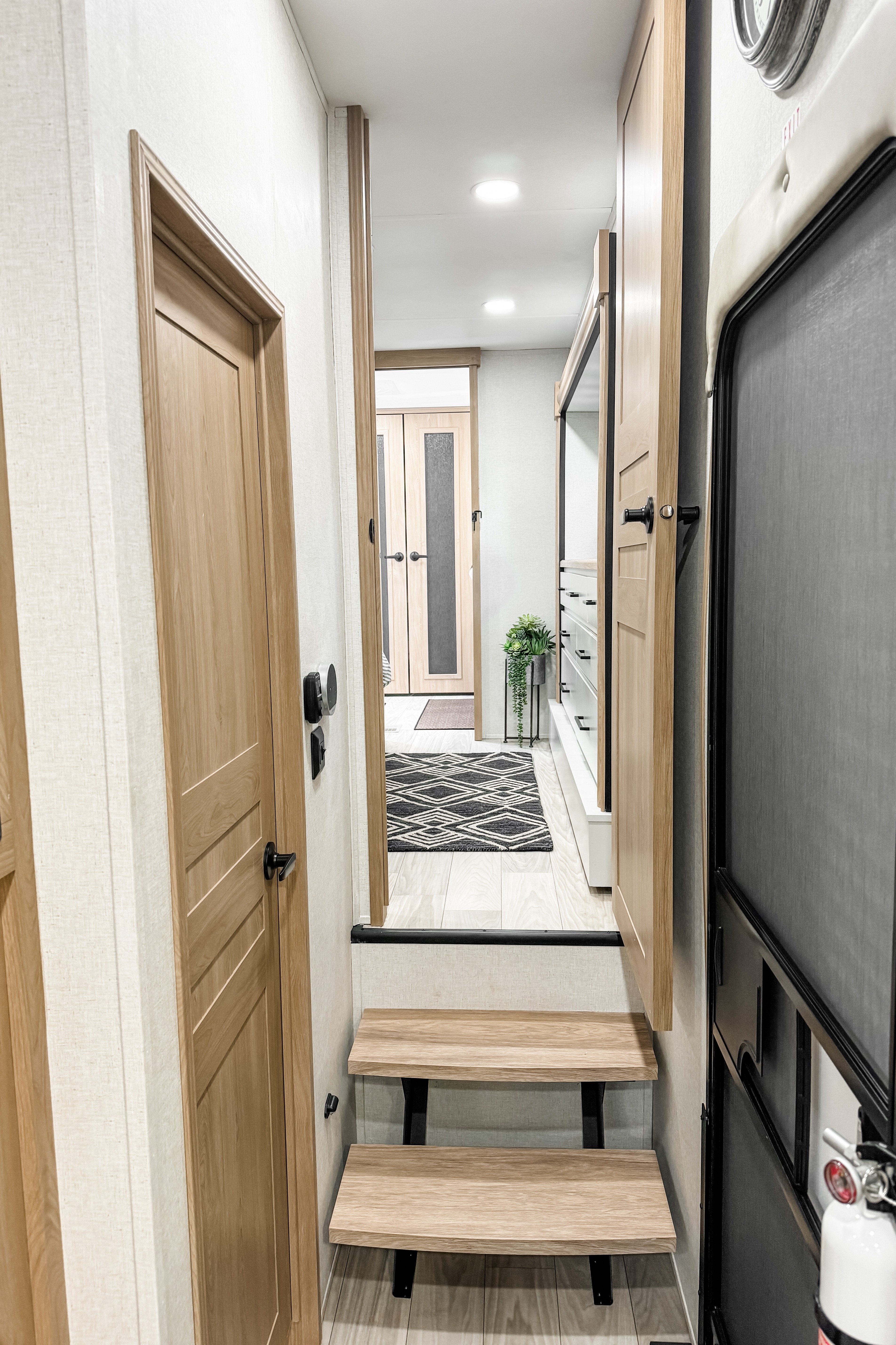 2025 Luxury 5th Wheel - SandPiper 3800RK