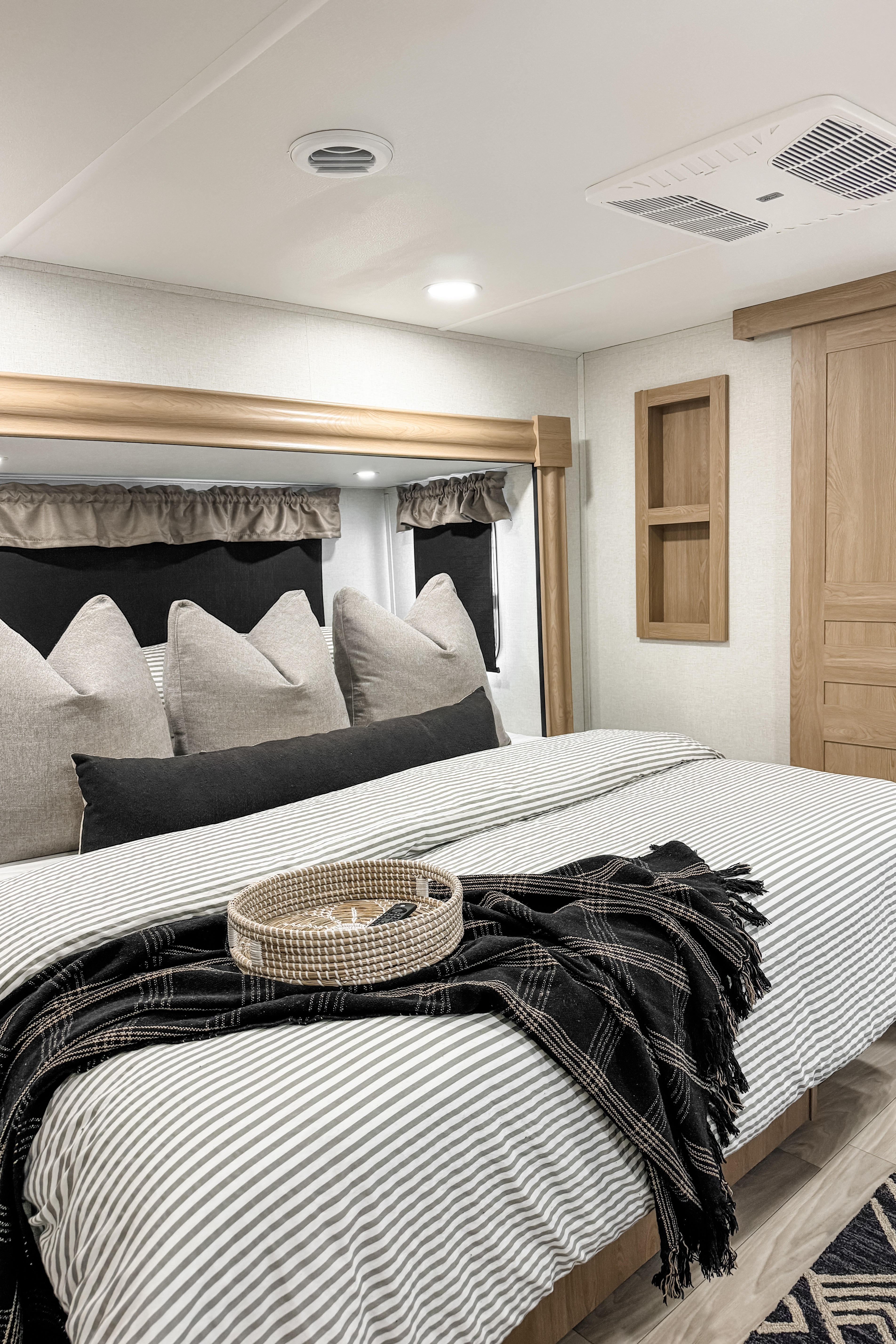 2025 Luxury 5th Wheel - SandPiper 3800RK
