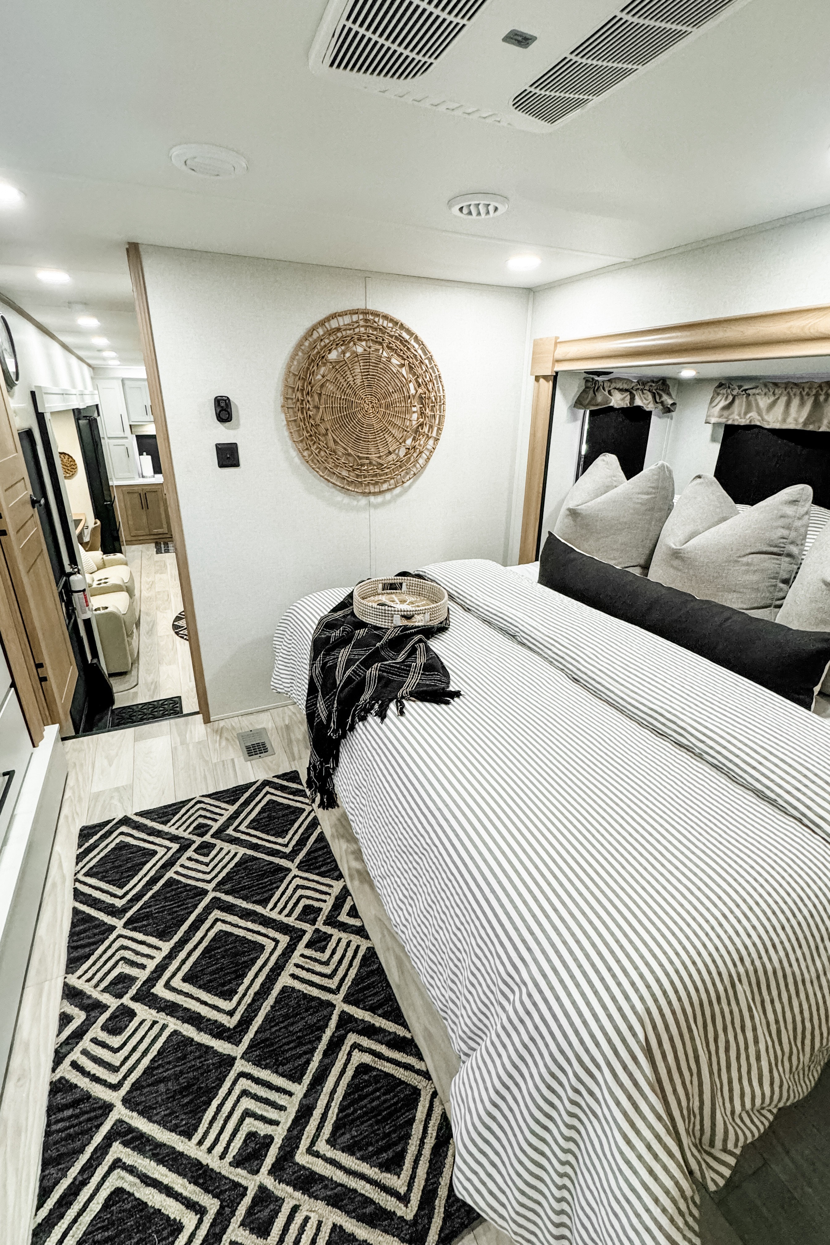2025 Luxury 5th Wheel - SandPiper 3800RK