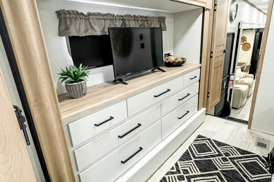 2025 Luxury 5th Wheel - SandPiper 3800RK