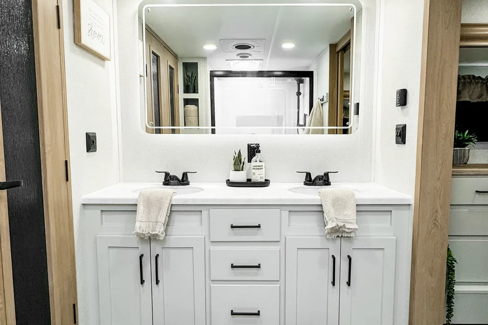 2025 Luxury 5th Wheel - SandPiper 3800RK