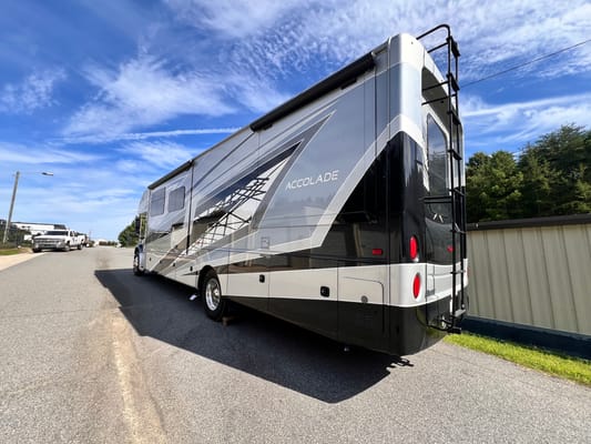 Entegra Coach Accolade Class C