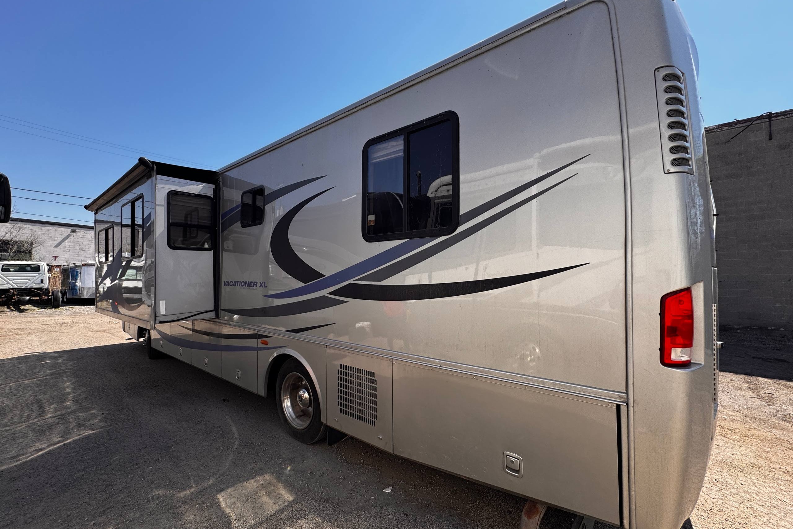 RUNASO's Holiday Rambler Vacationer Class A