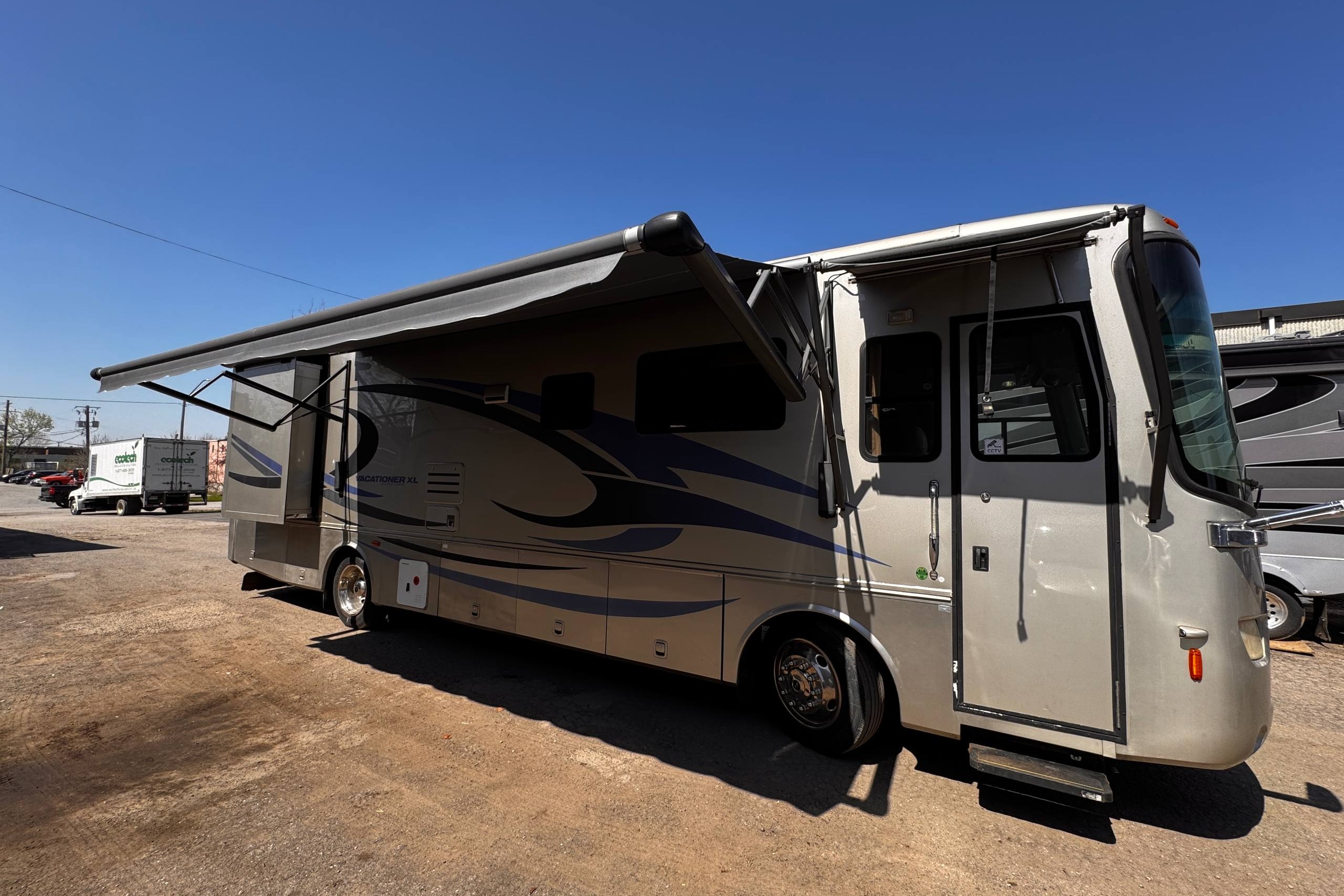 RUNASO's Holiday Rambler Vacationer Class A