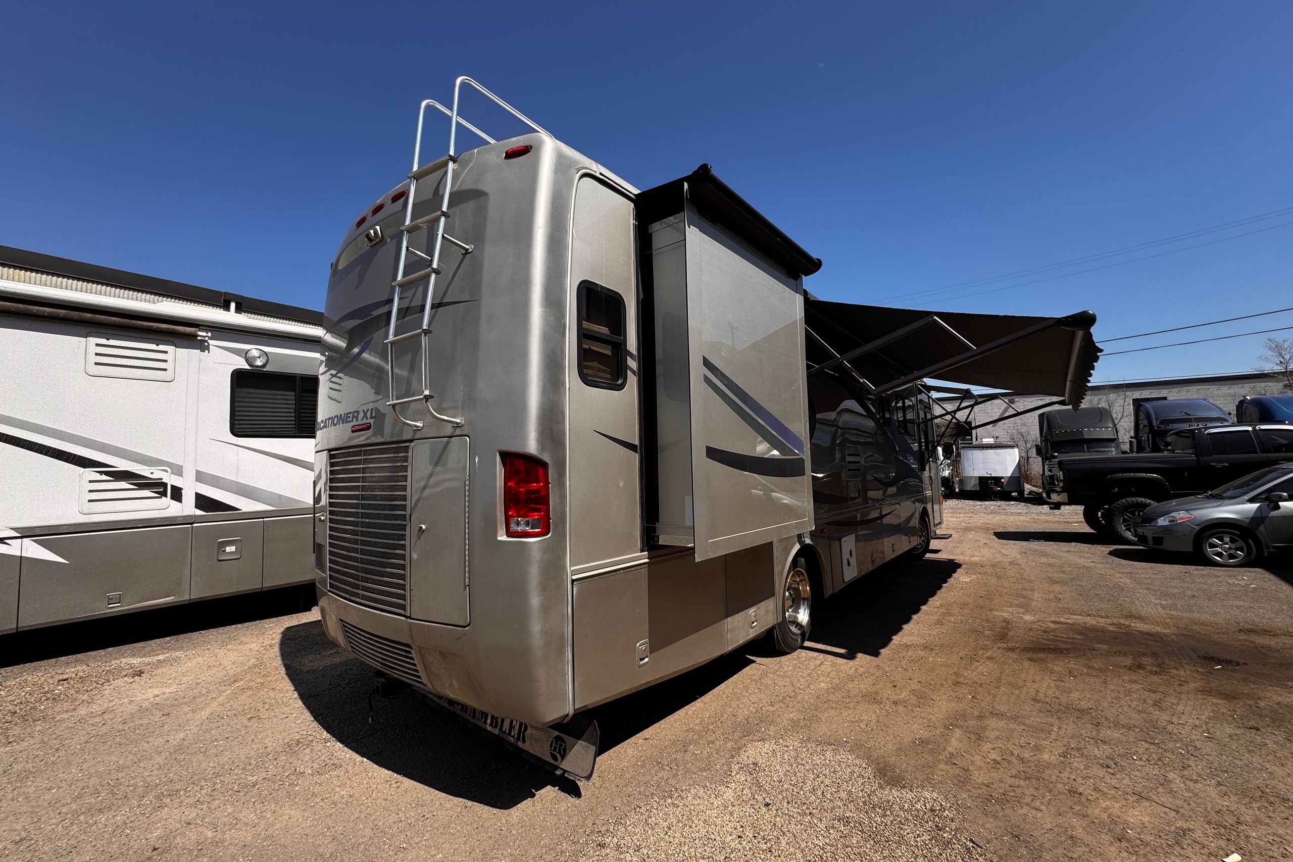 RUNASO's Holiday Rambler Vacationer Class A