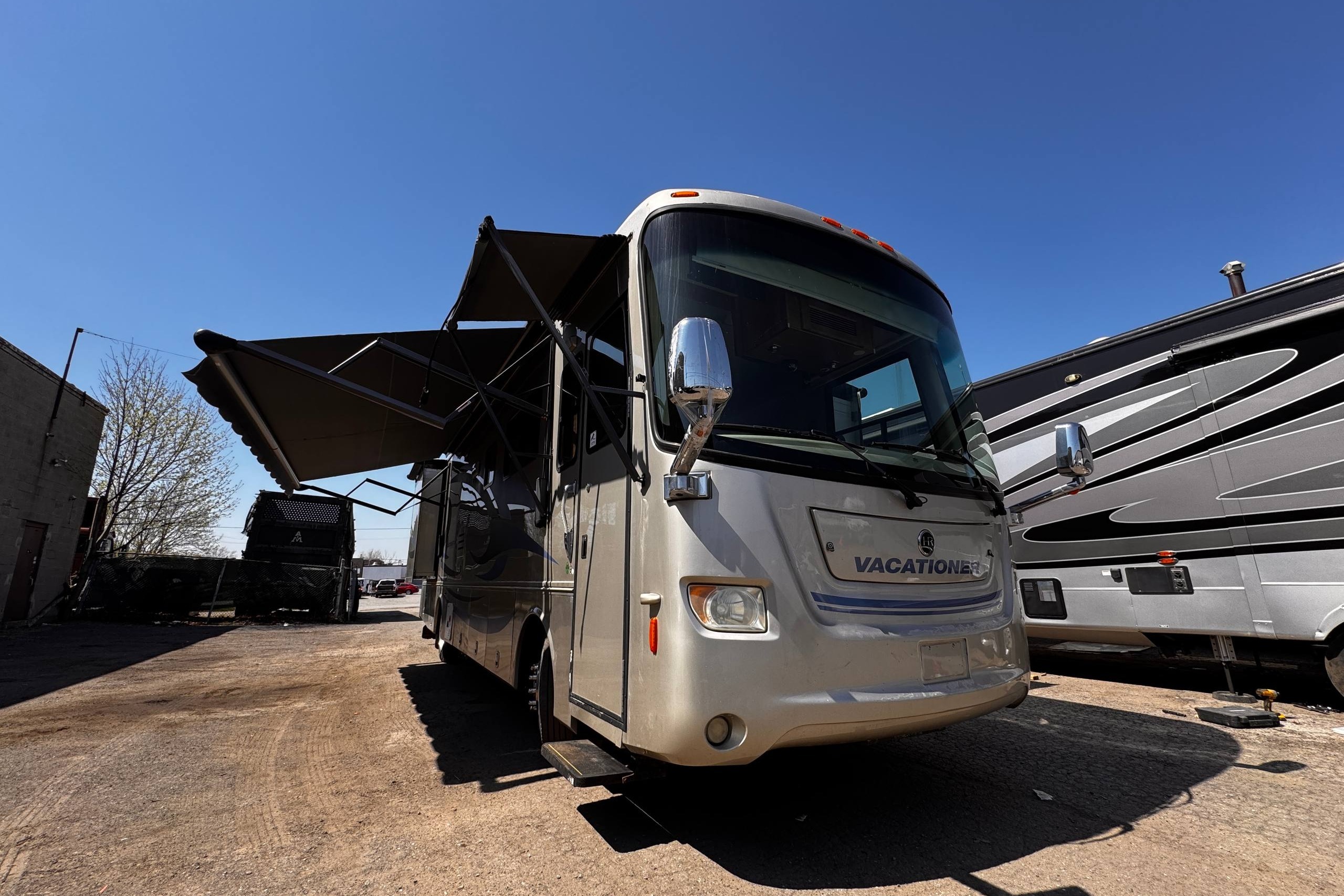 RUNASO's Holiday Rambler Vacationer Class A