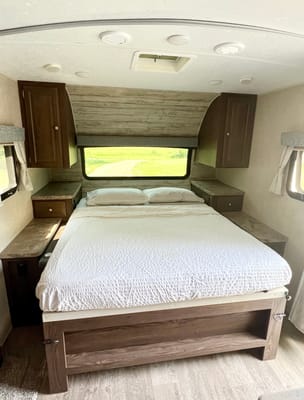 Perfect Family Trailer: Rockwood Minilite with Queen Murphy Bed and Double-size Bunks