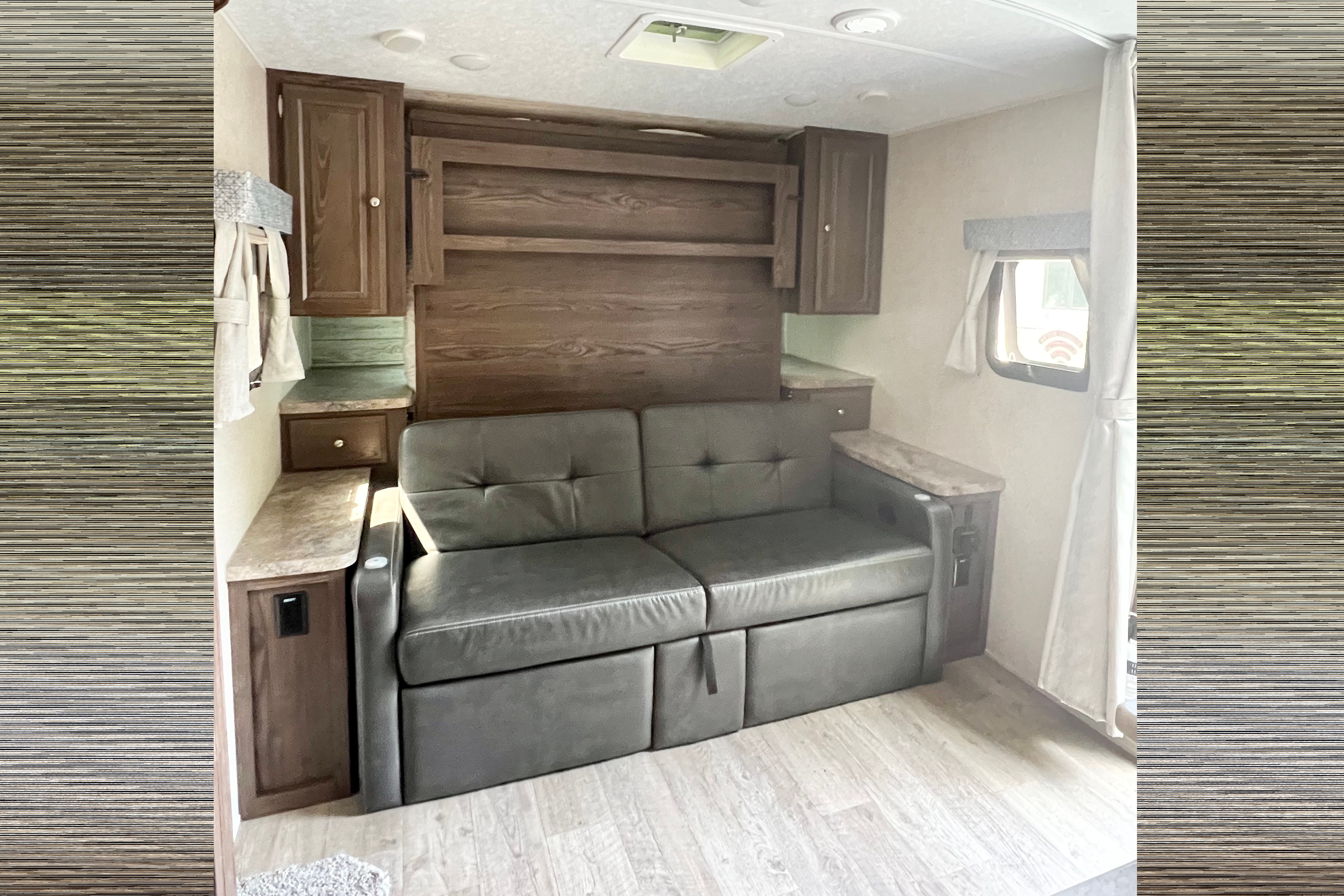 Perfect Family Trailer: Rockwood Minilite with Queen Murphy Bed and Double-size Bunks