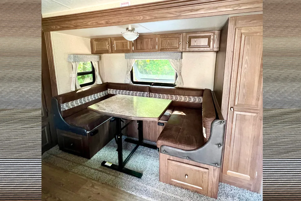 Perfect Family Trailer: Rockwood Minilite with Queen Murphy Bed and Double-size Bunks