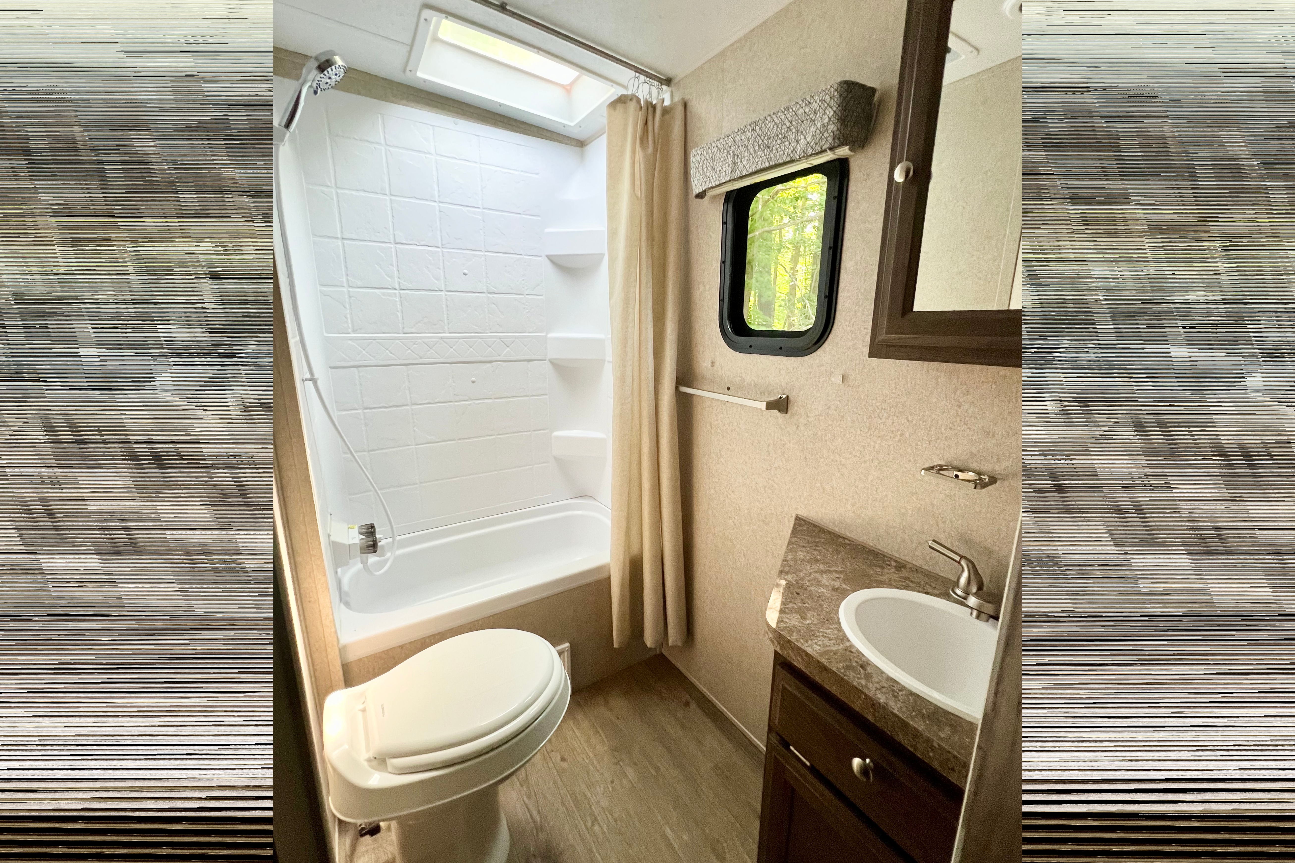 Perfect Family Trailer: Rockwood Minilite with Queen Murphy Bed and Double-size Bunks