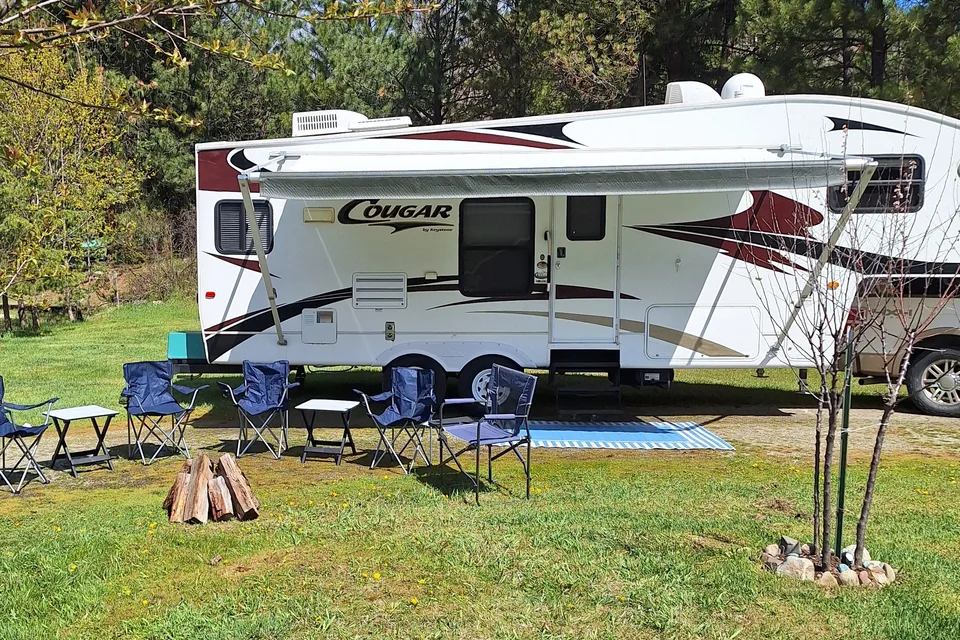 Easy Camping-Sleeps 6-Delivery & Setup Only