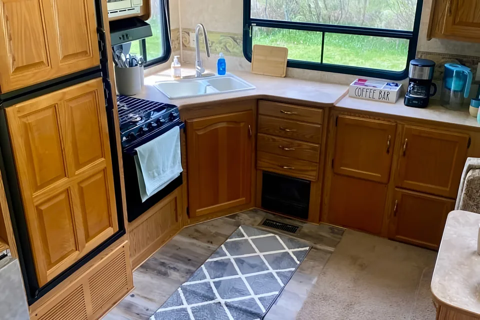 Easy Camping-Sleeps 6-Delivery & Setup Only