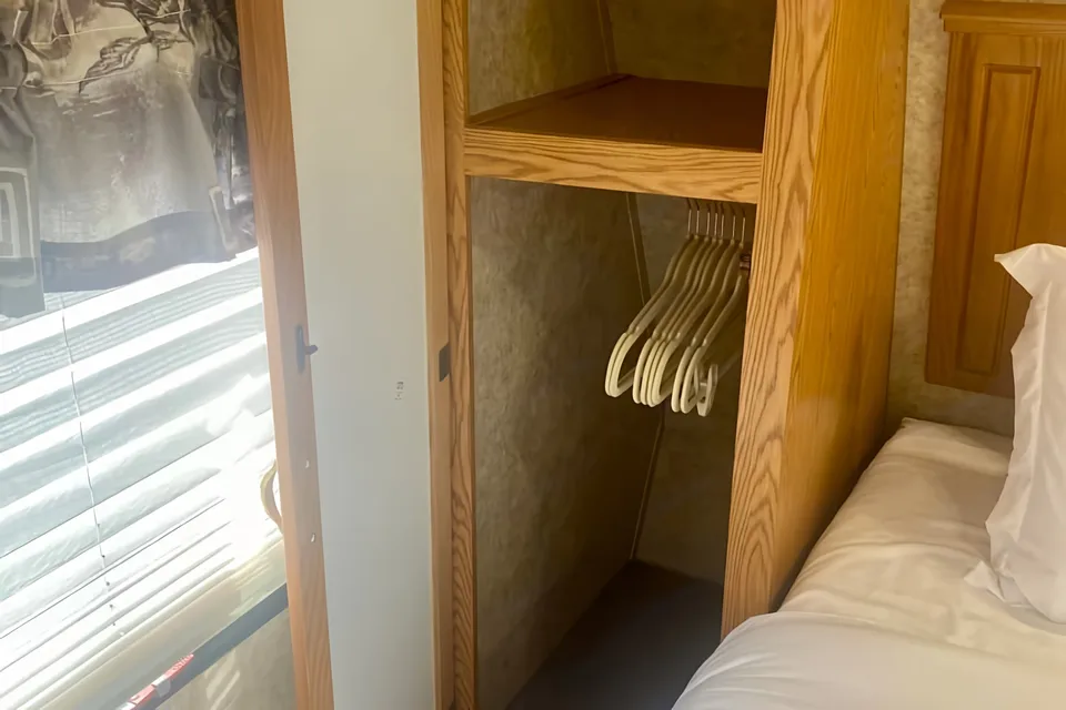 Easy Camping-Sleeps 6-Delivery & Setup Only