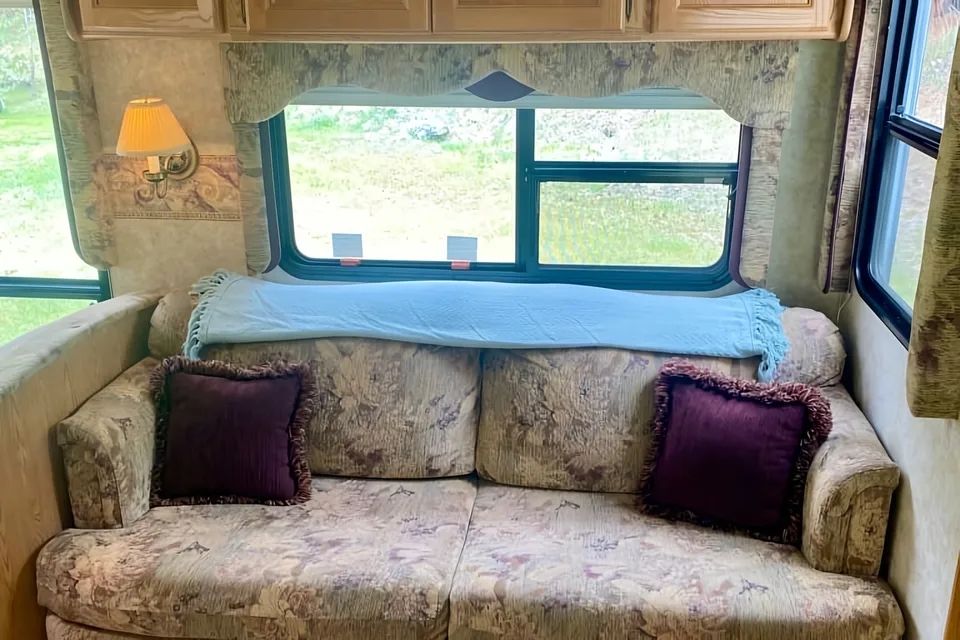 Easy Camping-Sleeps 6-Delivery & Setup Only