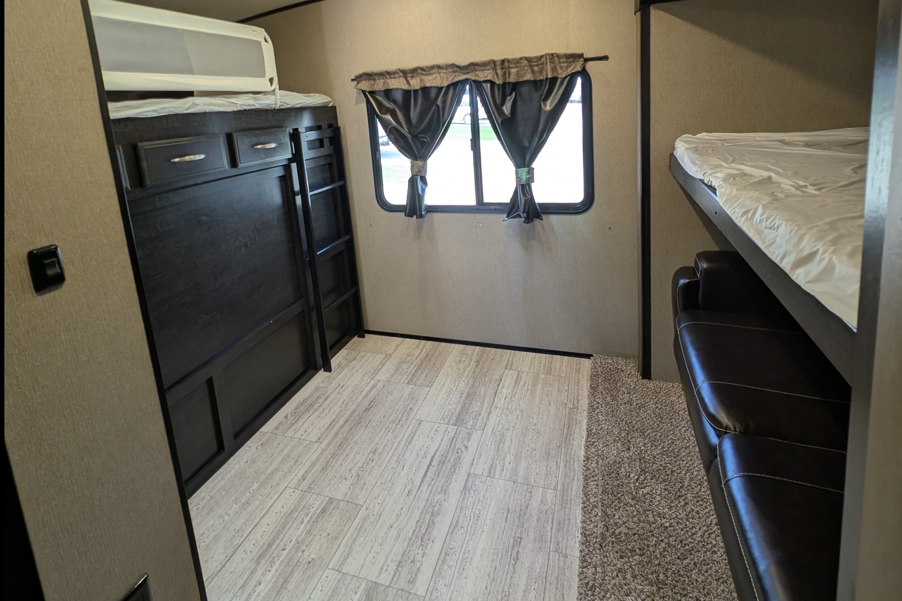 Family friendly 35FT Travel Trailer with Bunk room
