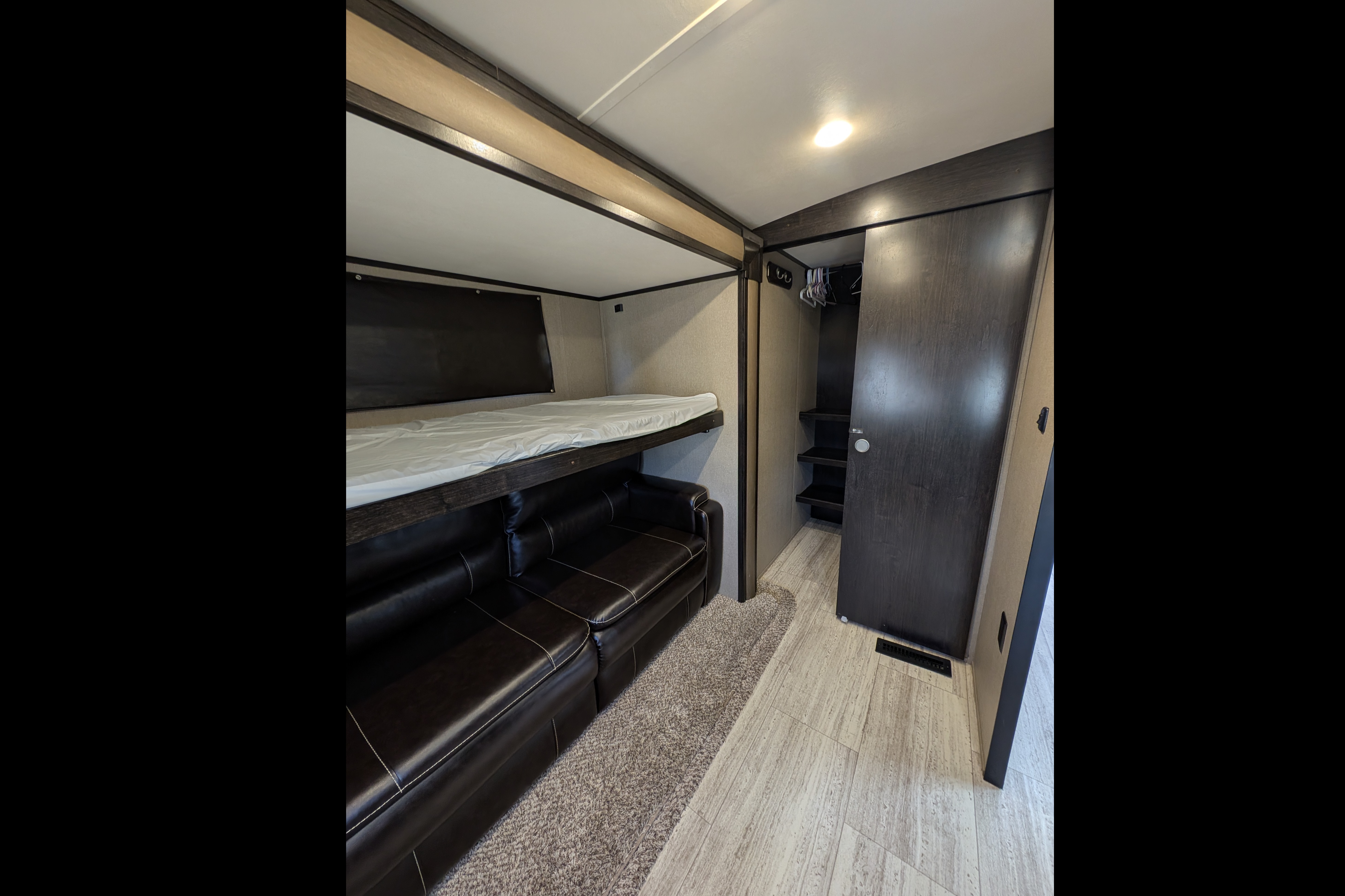 Family friendly 35FT Travel Trailer with Bunk room
