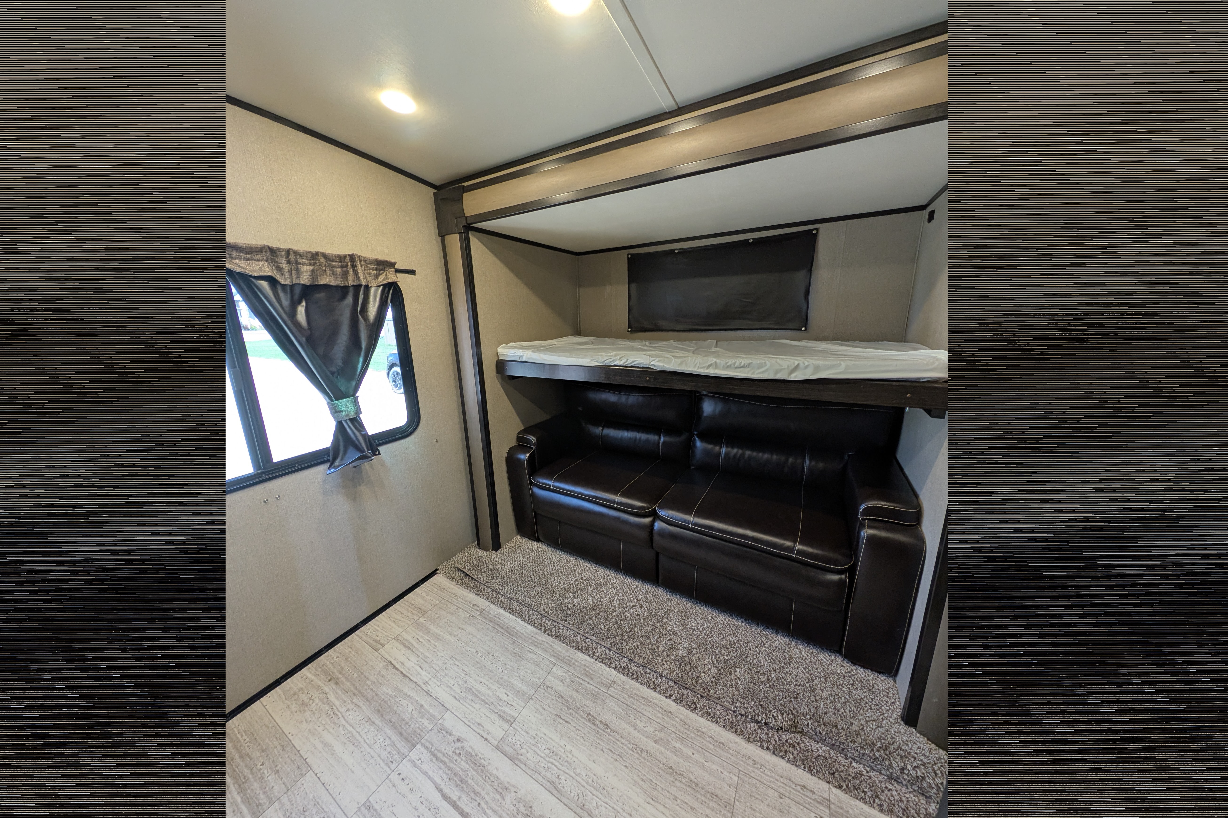 Family friendly 35FT Travel Trailer with Bunk room