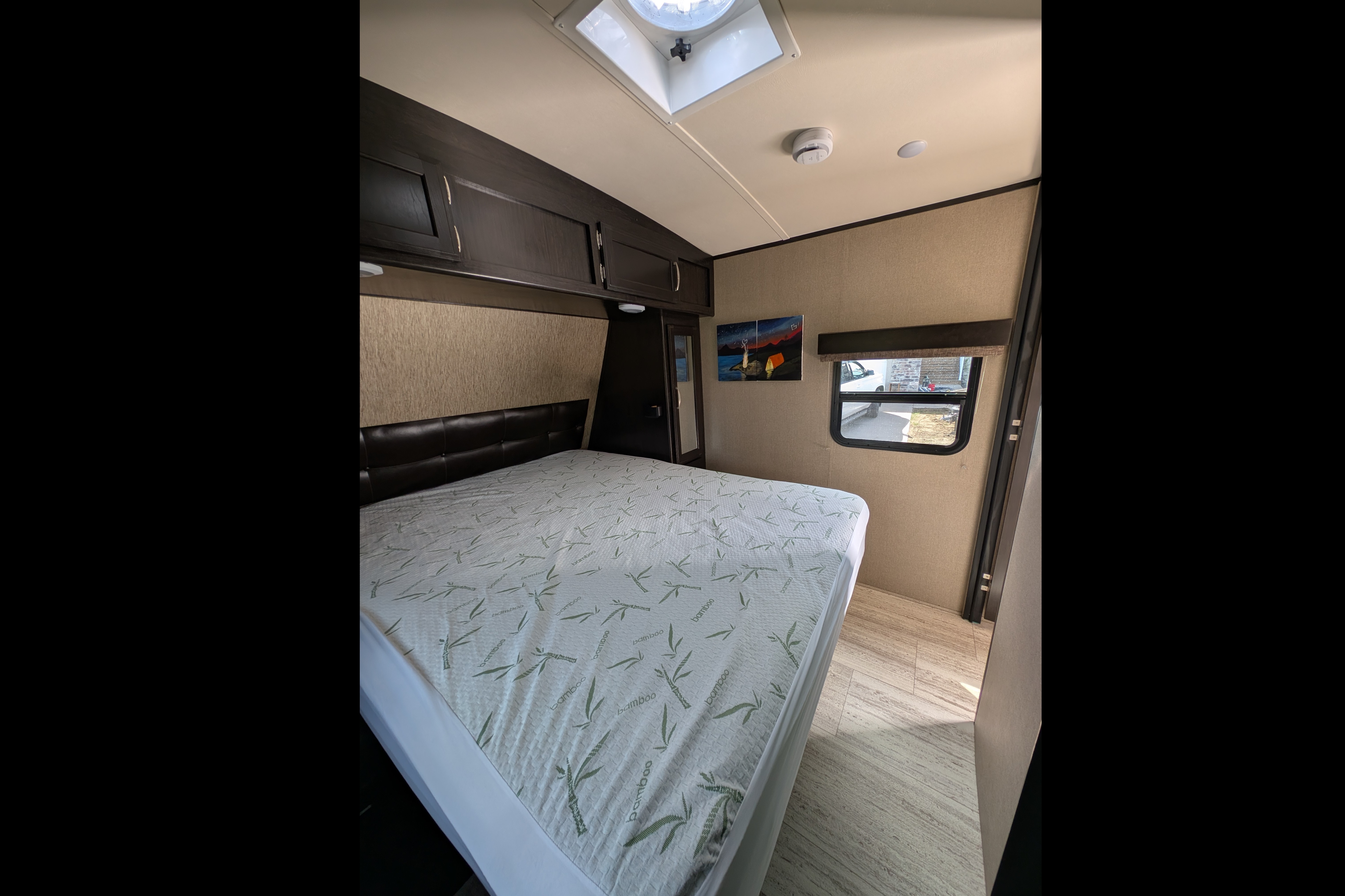 Family friendly 35FT Travel Trailer with Bunk room