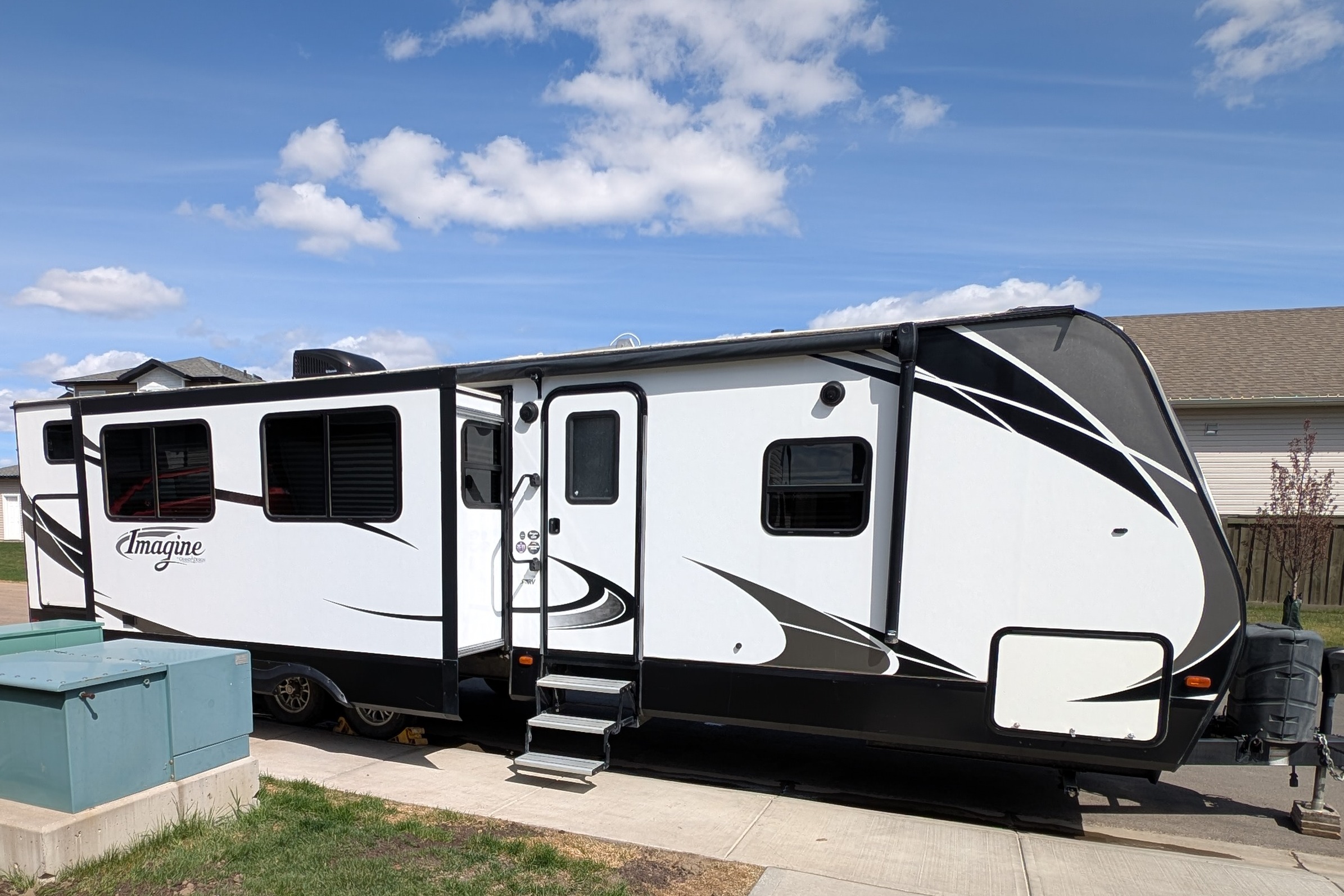 Family friendly 35FT Travel Trailer with Bunk room