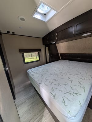 Family friendly 35FT Travel Trailer with Bunk room