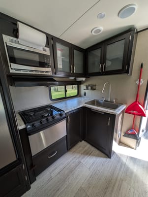 Family friendly 35FT Travel Trailer with Bunk room