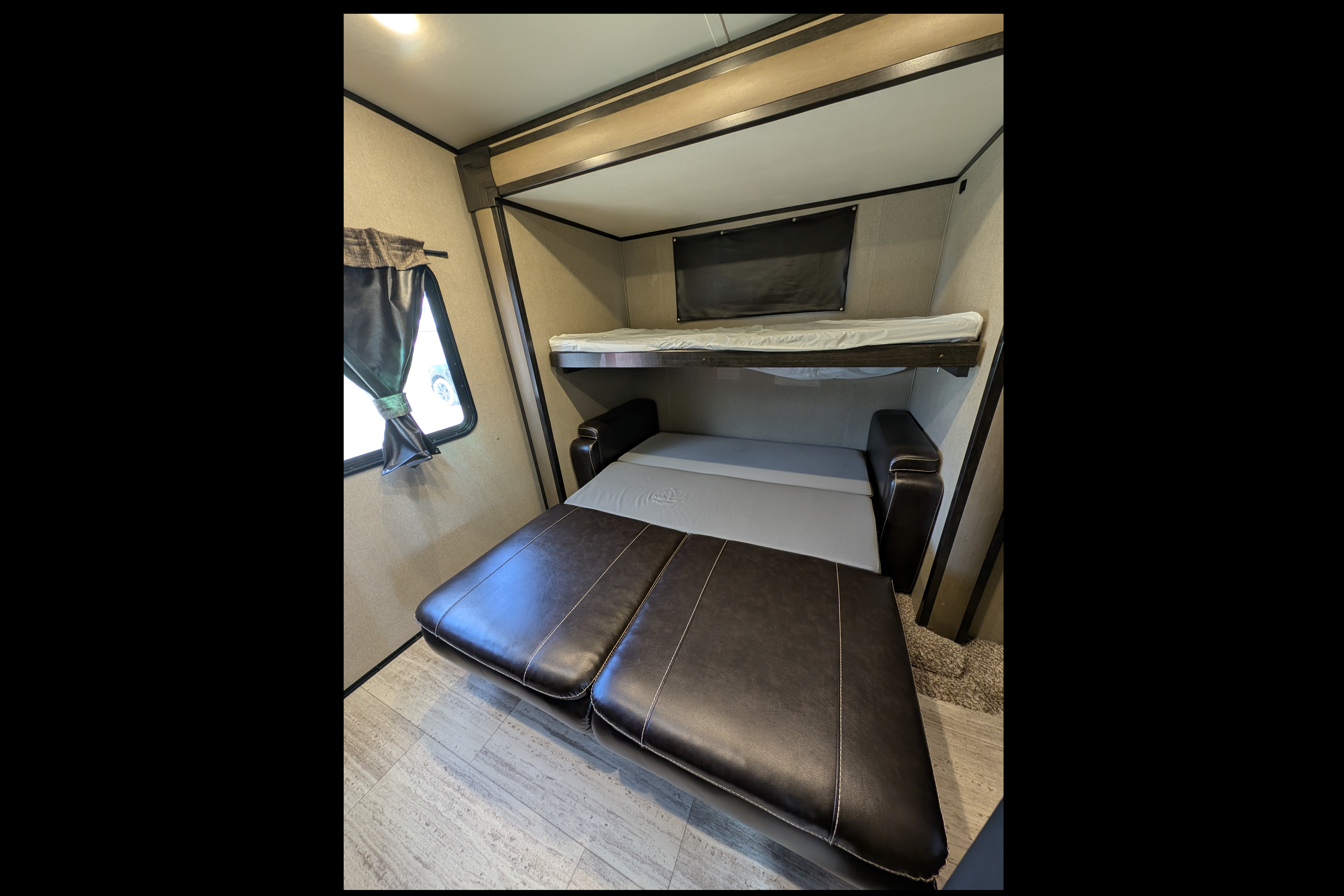 Family friendly 35FT Travel Trailer with Bunk room