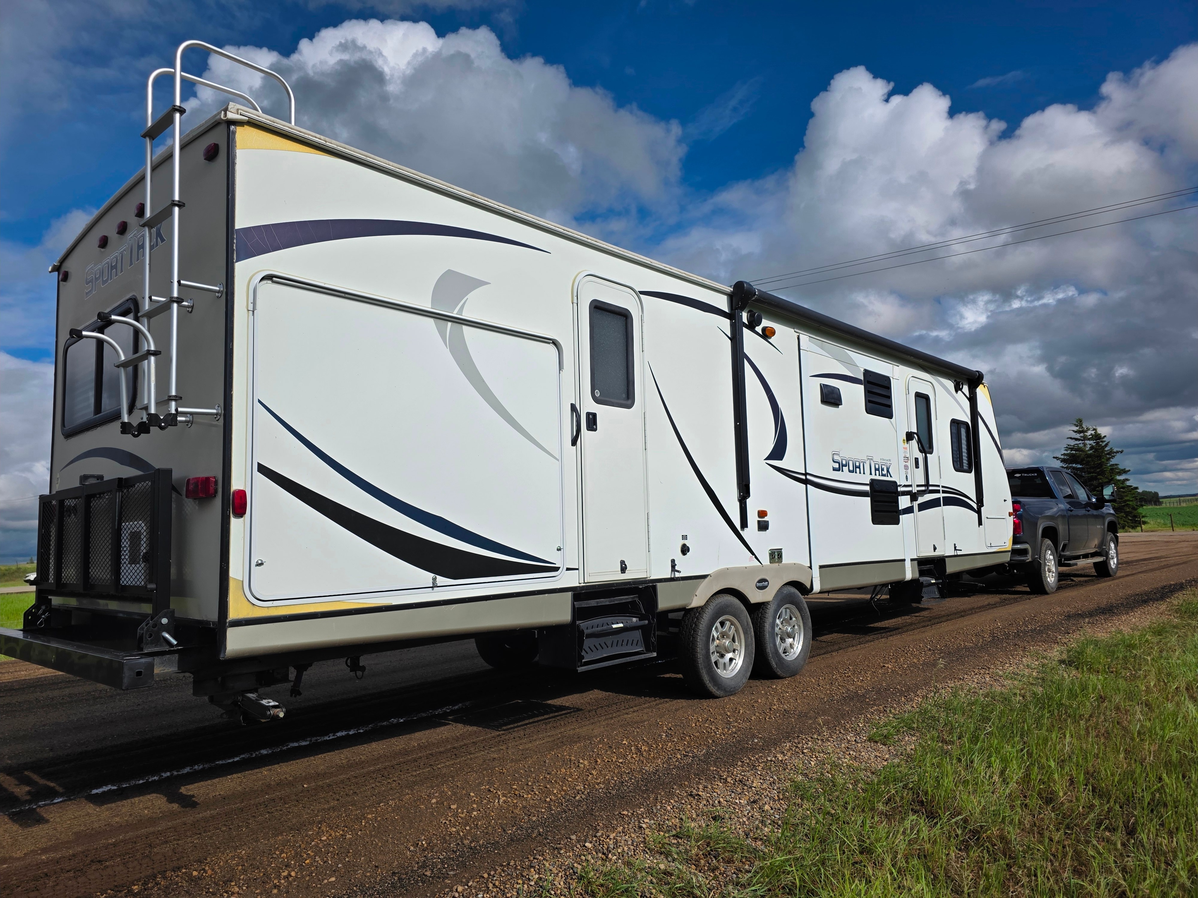 Brittany's Spacious Sport Trek Family Friendly Travel Trailer