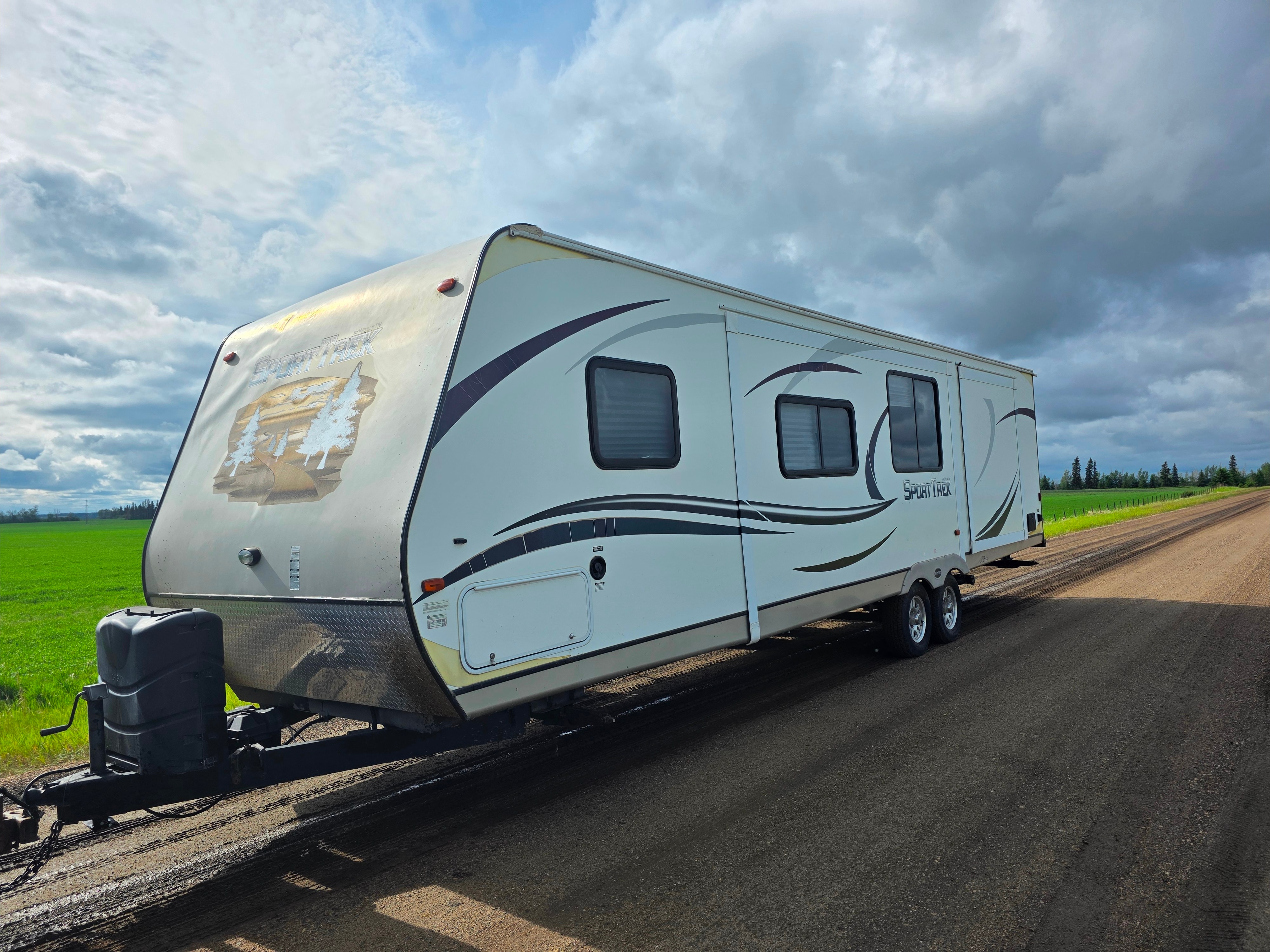 Brittany's Spacious Sport Trek Family Friendly Travel Trailer