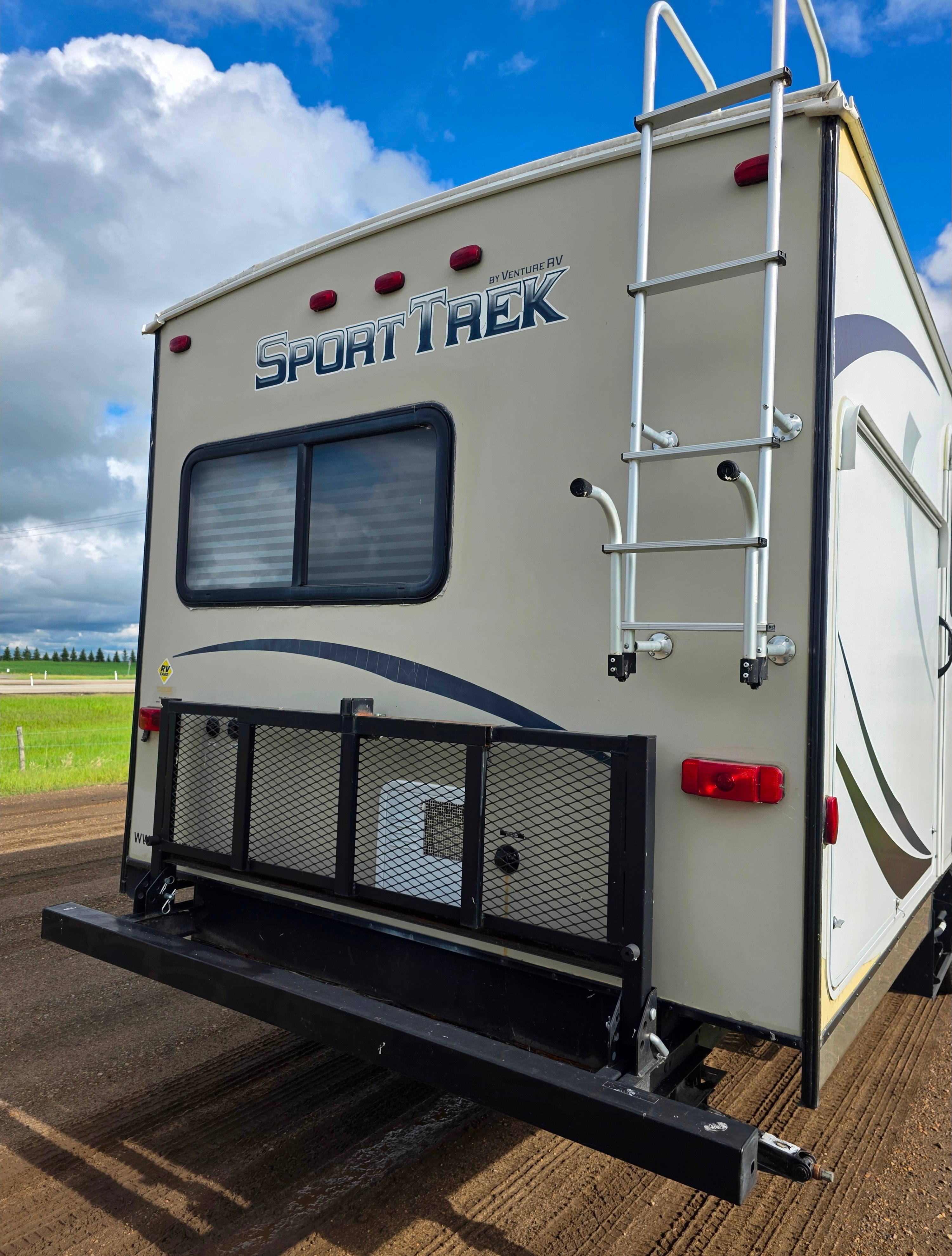 Brittany's Spacious Sport Trek Family Friendly Travel Trailer