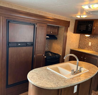Brittany's Spacious Sport Trek Family Friendly Travel Trailer