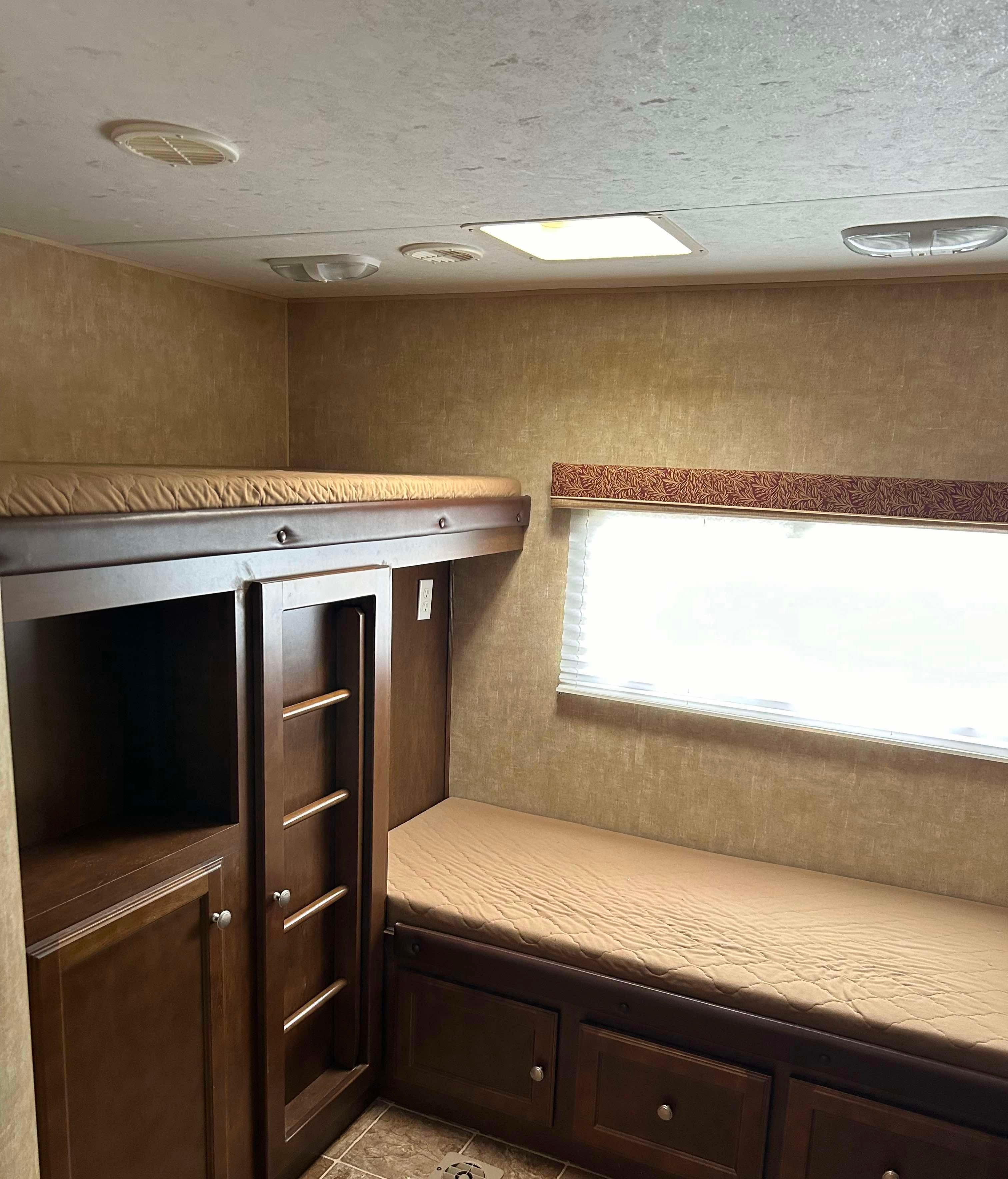 Brittany's Spacious Sport Trek Family Friendly Travel Trailer