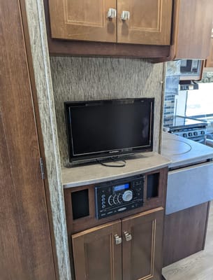 Alex's 2018 Sunseeker -sleeps up to 6- multilingual owners