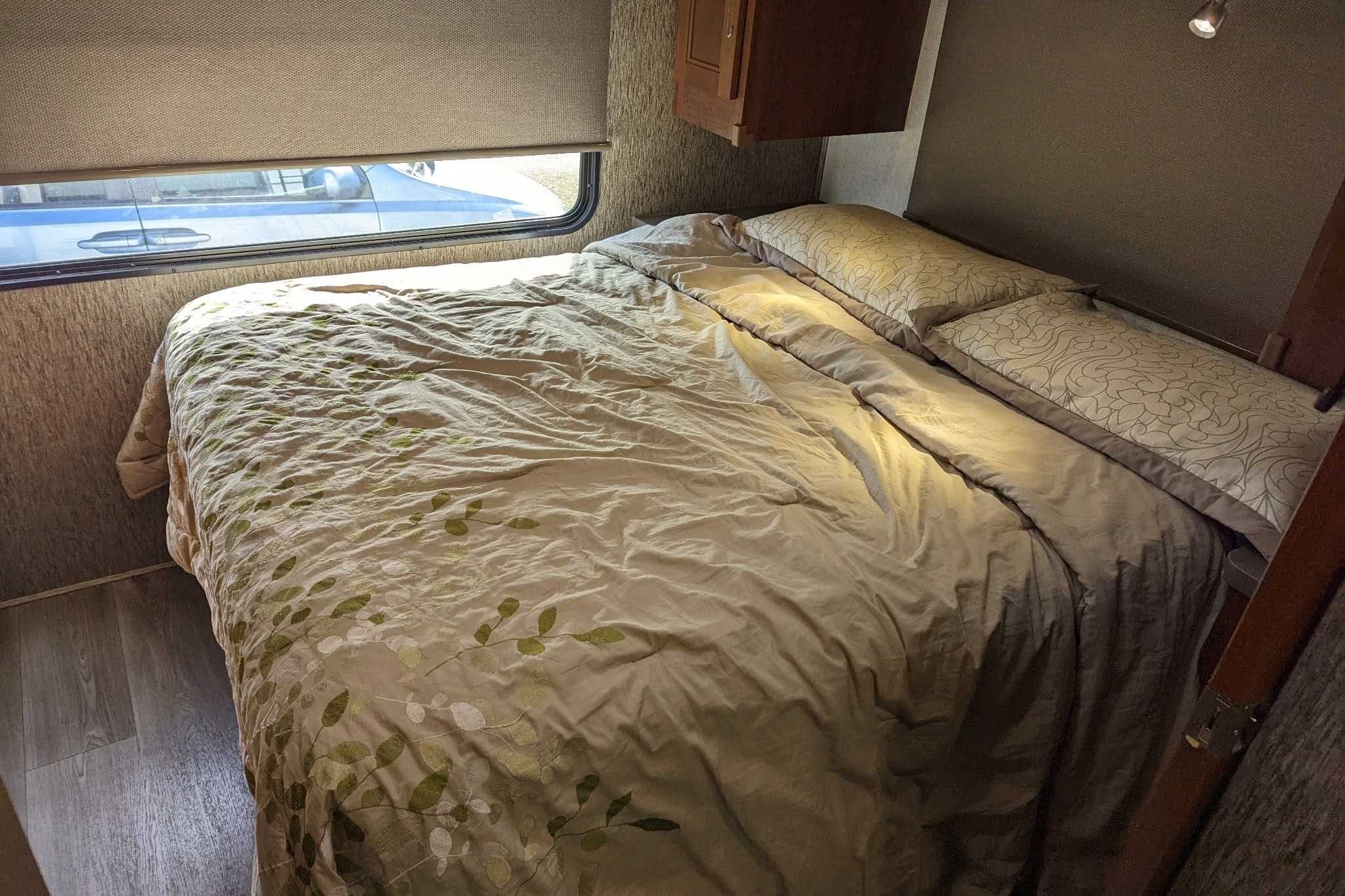 Alex's 2018 Sunseeker -sleeps up to 6- multilingual owners